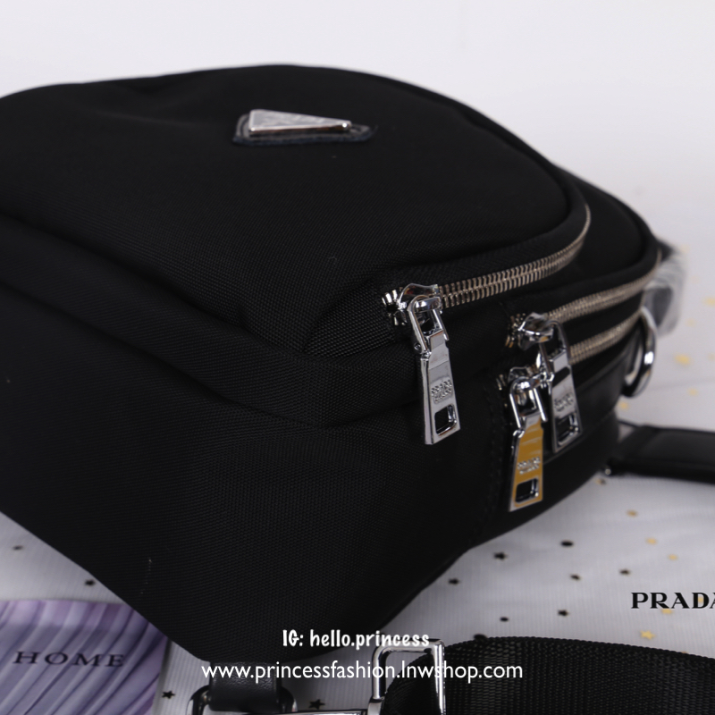 Prada mini backpack with premium gift กระเป๋าเป้ Prada size mini ทรงน่ารัก ปรับรูปแบบการสะพายได้ 2 แบบ จะสะพายแบบเป้ หรือสะพายข้างได้ทั้งนั้นเลยค่ะ วัสดุ nylon เนื้อหนาอย่างดี อะไหล่เงิน ตัวกระเป๋าแบ่งเป็น 3 ช่องซิปเป็นสัดส่วน จุของได้เยอะพอประมาณเลยค่ะ ใ