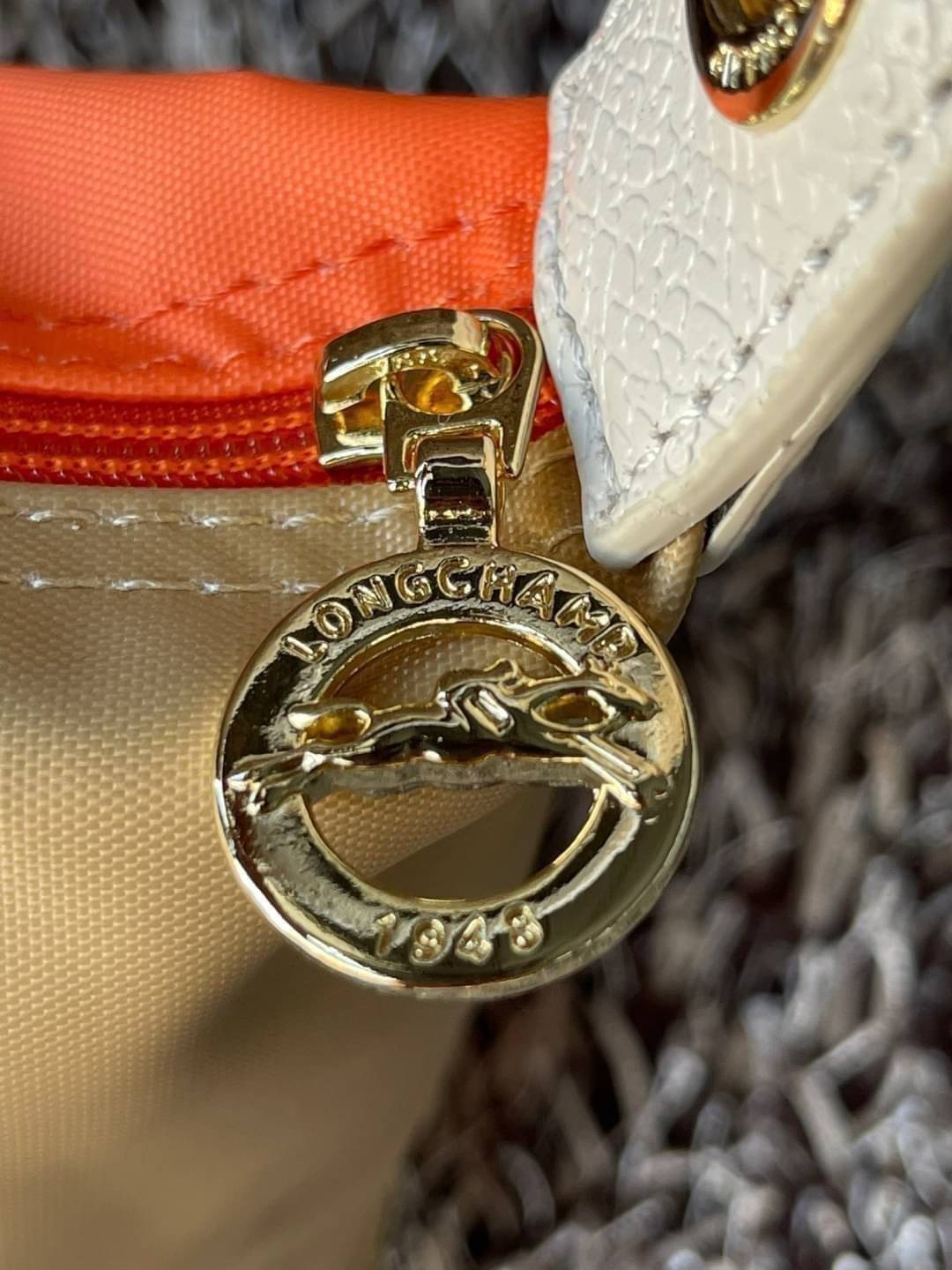 LONGCHAMP LE PLIAGE RE-PLAY Shoulder bag แฟน ๆ ของกระเป๋าไนลอนพกพาอันเป็นเอกลักษณ์ของแบรนด์ ตอนนี้มีคอลเลกชั่นใหม่ล่าสุดให้เลือกสรร