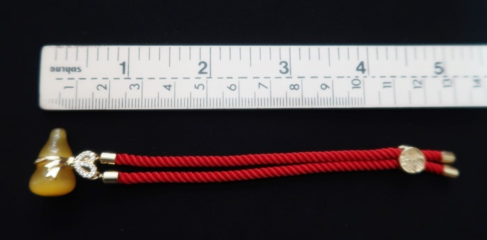 สินค้าหมดค่ะ สร้อยข้อมือน้ำเต้าสีเหลืองด้ายแดง ดูดทรัพย์ เสริมดวงค้าขายค่ะ