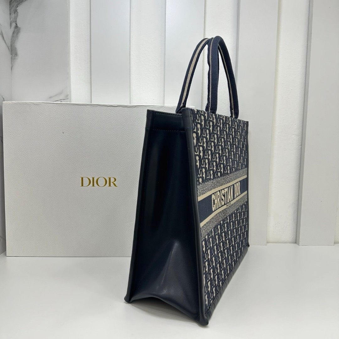 พร้อมส่ง 3 ไซส์ DIOR Large Dior Book Tote Blue Dior Oblique Embroidery กระเป๋าทรงโท้ท เกรดออริ สลับแท้ 1:1 ใช้ต่างประเทศได้