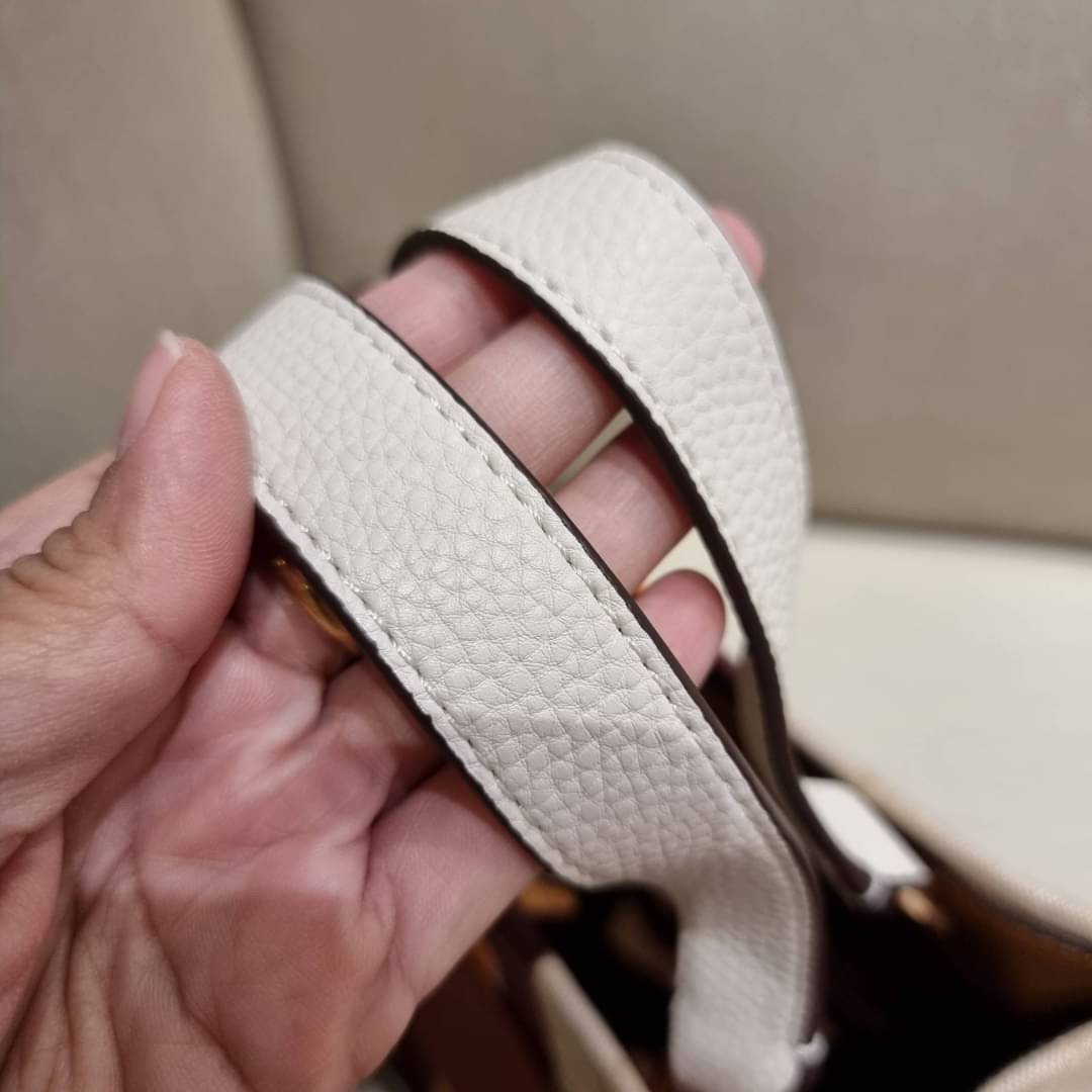 COACH C7083 DEMPSEY TOTE 22 IN SIGNATURE JACQUARD WITH STRIPE AND COACH PATCH คอลเลคชั่นใหม่ สีที่สาวๆรอคอย สวยคม ละมุนและมีความหรูในตัว กับกระเป๋าทรงโท้ท ไซส์กำลังสวย น่ารักน่าใช้ ฟังก์ชั่นการใช้งานสะดวกที่สุด มีทั้งสายคล้องในตัว และสายครอสบอดี้ วัสดุผ้า