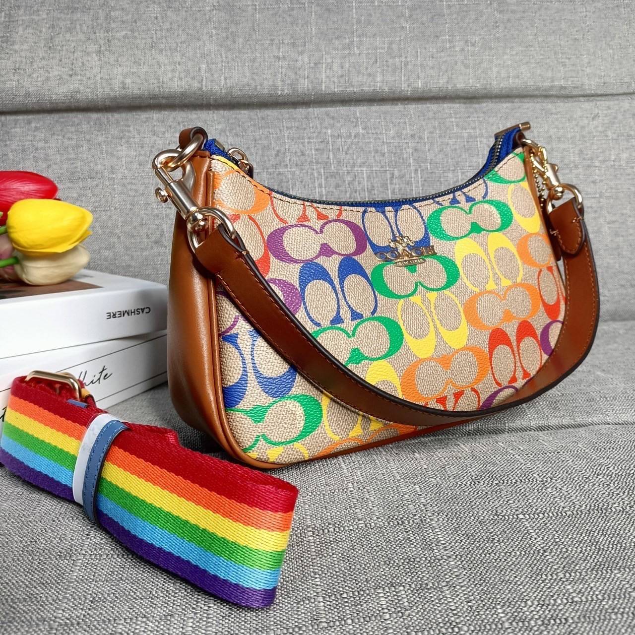 พร้อมส่งครบสี สวยทุกสีเลยค่า😘 ((CA173//CA209//CA548)) COACH TERI SHOULDER BAG 🔹กระเป๋าทรงพอช ในรูปแบบหนังแท้ หนังนิ่มสวยมากค่ะ