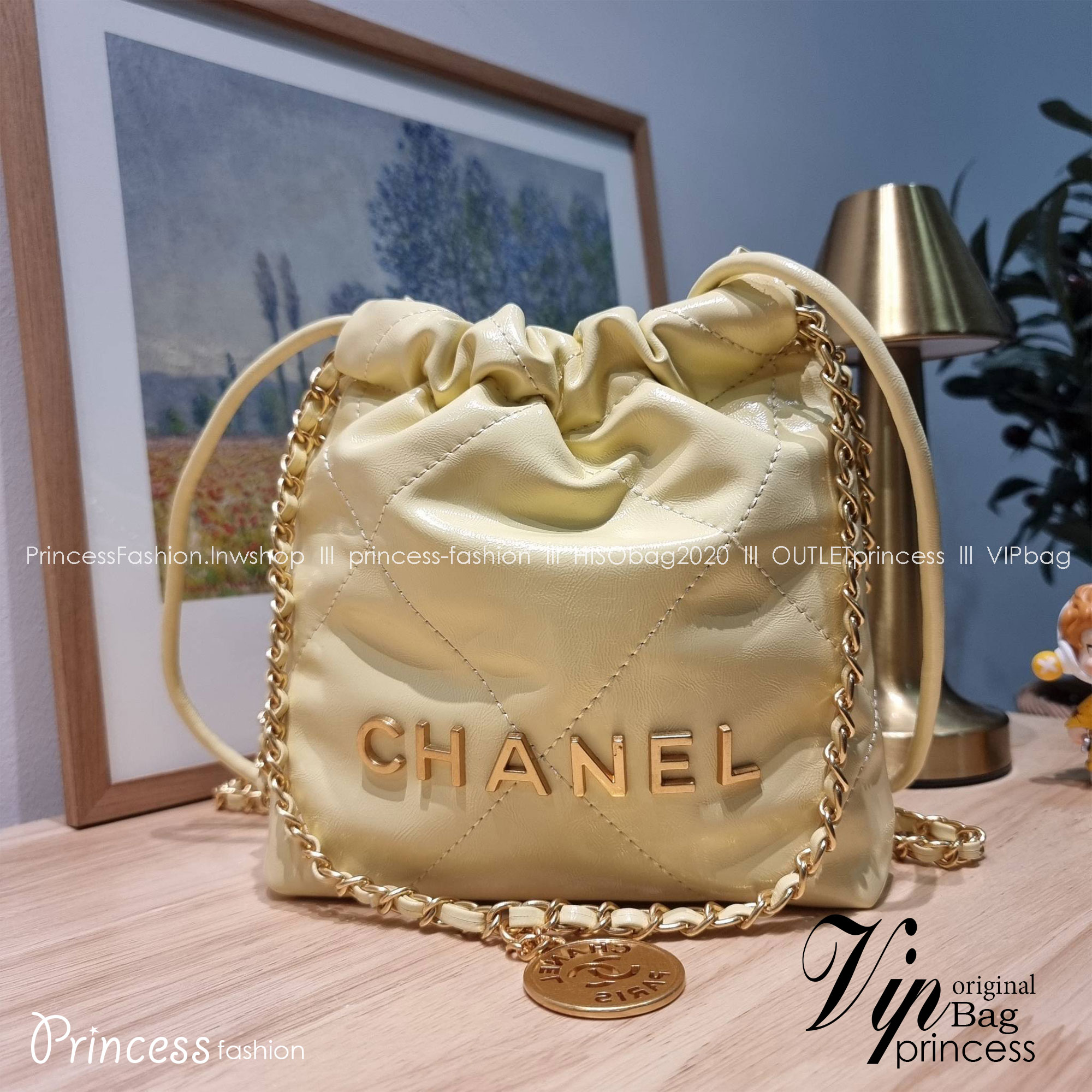 Chanel 22 mini bag / CHANEL 22 MINI HANDBAG พร้อมส่ง 4 สี กระเป๋าสะพาย ดีไซน์เรียบหรู โดดเด่นจากสายสะพายโซ่สีทอง และเหรียญโลโก้ ใช้ได้ง่ายๆไปเลยทุกโอกาส