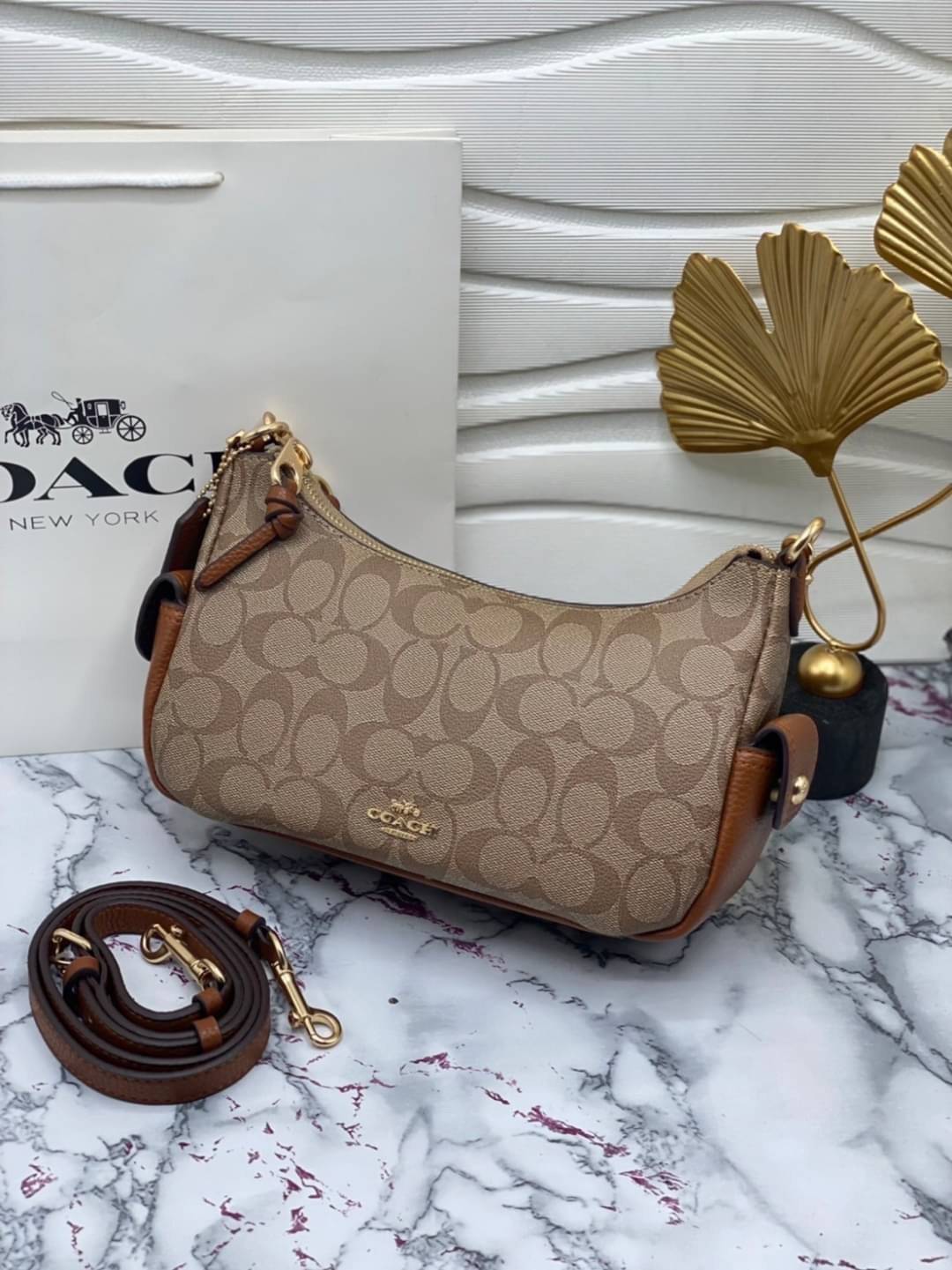 COACH Pennie Shoulder Bag In Signature Canvas พร้อมส่งที่ไทย