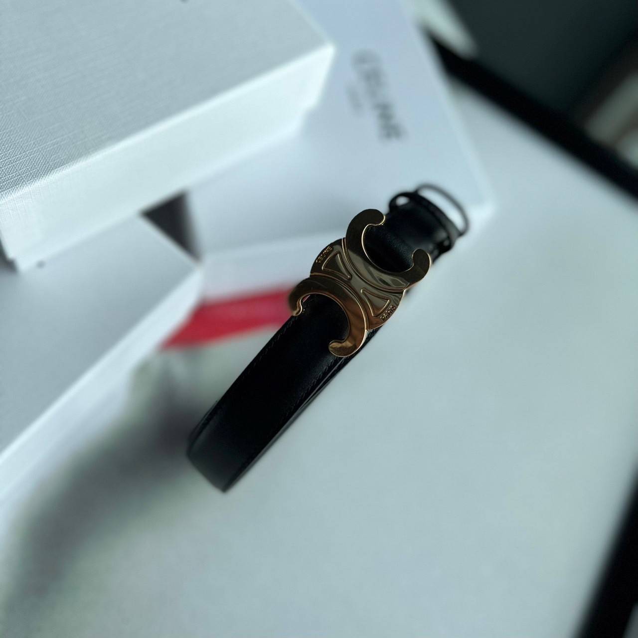 หนังแท้ CELINE BELT LOGO 18MM / Celine Triomphe Belt in Natural Calfskin เกรดใช้งานสลับของจริง ออริจินอลหนังแท้ หัวเข็มขัดโลโก้แบรนด์แบบ 3D Vintage สีทอง/สีดำ ปั้มโลโก้คมชัดคล้ายของจริง สายปรับระดับได้ในดีไซน์เรียบหรูเข้ากับทุกลุ๊คใช้ได้ทั้งชายหญิง