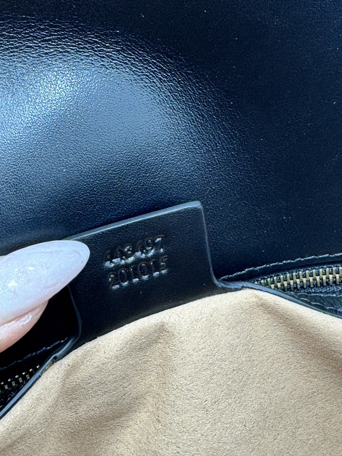 ORI | หนังแท้ GG Marmont small shoulder bag กระเป๋าสะพายข้างรุ่นคลาสสิค ดูแพง อัพลุคได้สบายๆ ด้านหลังดีไซน์รูปหัวใจ