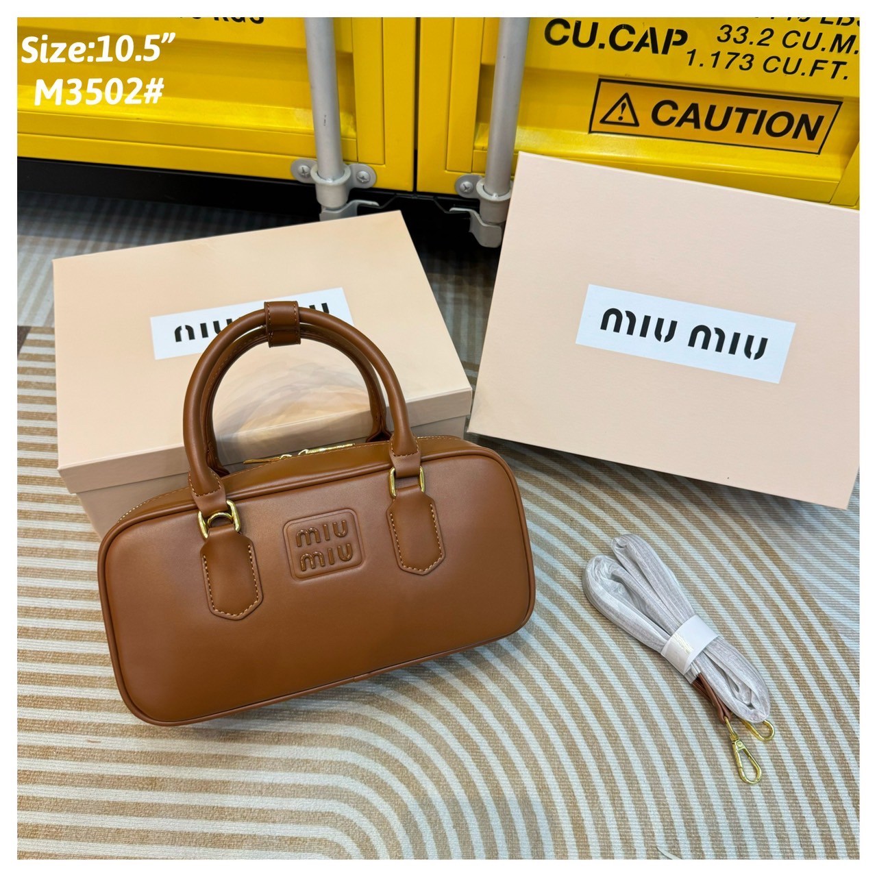 MIU MIU ARCADIE LEATHER BAG M, Geniş 27cm กระเป๋าถือ/สะพายสุดชิค น่ารักๆเก๋ๆ ดีไซน์เรียบแต่มากมีอยู่จริง สวยดูแพง