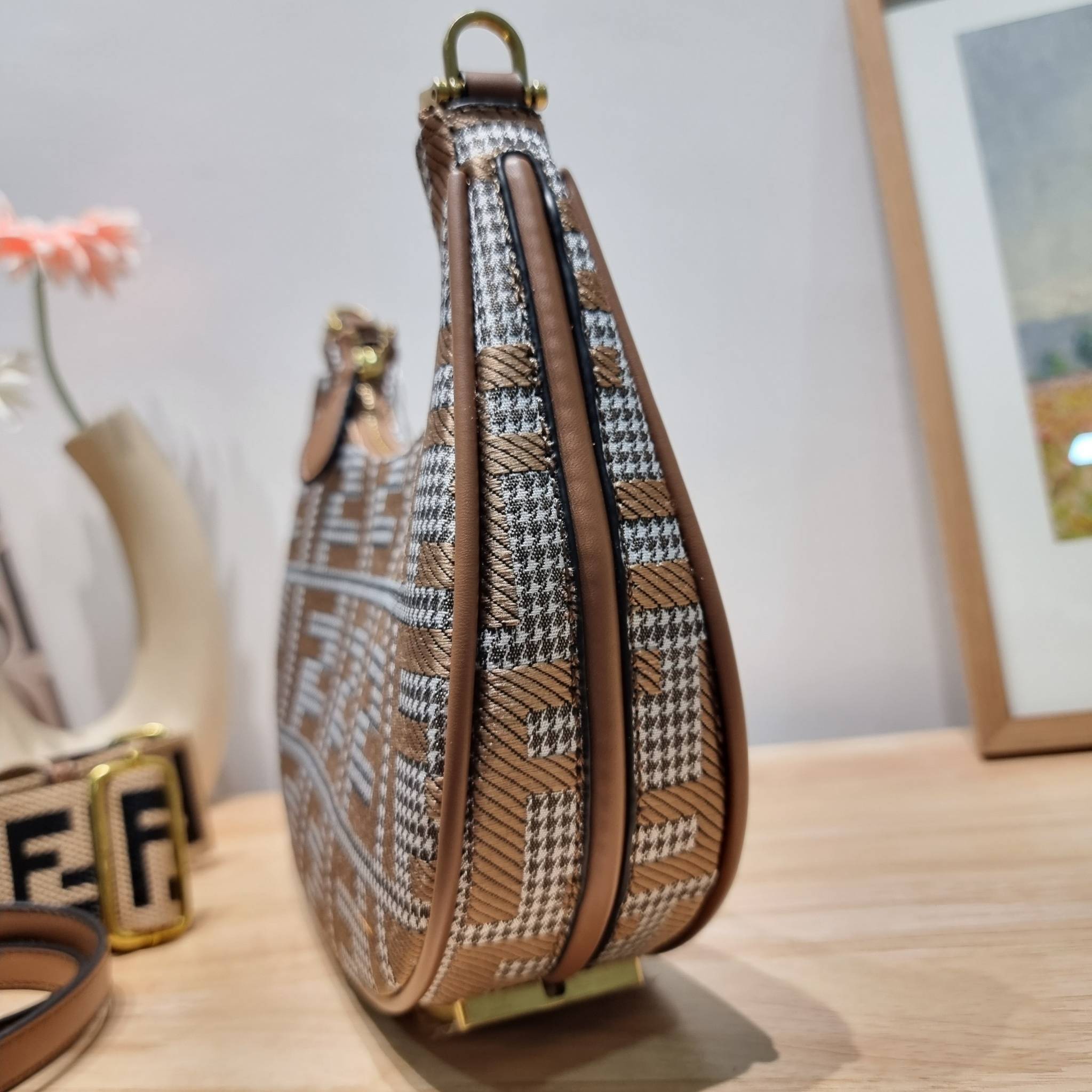 Fendigraphy Small FF fabric bag / FENDI HOBO / FENDI MONOGRAM CROSSBODY HOBO BAG กระเป๋าสะพายข้างใหม่ล่าสุด ดีไซน์ลวดลายรอบใบ มี texture โดดเด่นน่าใช้ ดูหรูและคลาสสิคในตัว