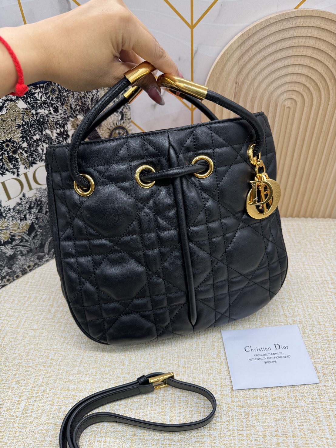 Medium DIOR Nolita Bag Black Macrocannage รุ่นใหม่ กระเป๋าสะพายทรงโท้ท งานหนังเต็มใบ สวยเรียบหรู ถือได้ สะพายยาวได้ เกรดออริ 1:1