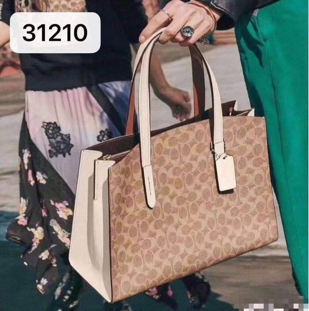 COACH CHARLIE CARRYALL IN SIGNATURE CANVAS (31210) ðšāđāļĢāļĩāļĒāļāļŦāļĢāļđ āļāļĨāļēāļŠāļŠāļīāļ//āļāļĢāļ°āđāļāđāļēāļāļ·āļ āļāļĢāļ°āđāļāđāļēāļŠāļ°āļāļēāļĒ āļāļĢāļ TOTE āļŠāļļāļāļŦāļĢāļđāļŦāļĢāļē āļāļĩāđāļāļāđāđāļāđ āđāļĄāđāļāļģāđāļ// āļ§āļąāļŠāļāļļāđāļāļāļ§āļēāļŠ āļāļŠāļĄāļŦāļāļąāļāđāļāđāļāļļāļāļ āļēāļāđāļĒāļĩāđāļĒāļĄ āļĢāļđāļāļāļĢāļāđāļāļāđāļāđāļ āļĨāļēāļĒ SIGNATURE āļŠāļ§āļĒāļĄāļēāļ// āļāđāļēāļāđāļāļĄāļĩ 2 āļāđāļāļāđāļĨāđāļāļāļ§āđāļēāļ āđāļĨāļ°āļāļĩāļ 1 āļāđāļāļāļāļīāļāļ