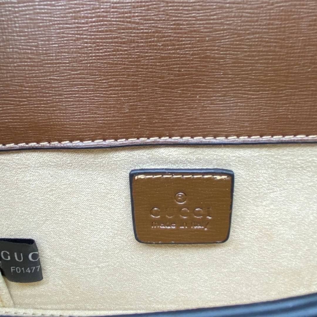 GUCCI HORSEBIT 1955 MINI BAG กระเป๋าสะพาย กระเป๋าใส่โทรศัพท์ ดีไซต์สัญลักษณ์วงแหวนตามแบบฉบับ GG มาพร้อมกล่องแบรนด์และสายสะพายยาวที่สามารถปรับระดับได้ พร้อมส่งให้สะพาย สวยๆ กันแล้ววันนี้ ใบนี้ must have..ค่ะ.!!