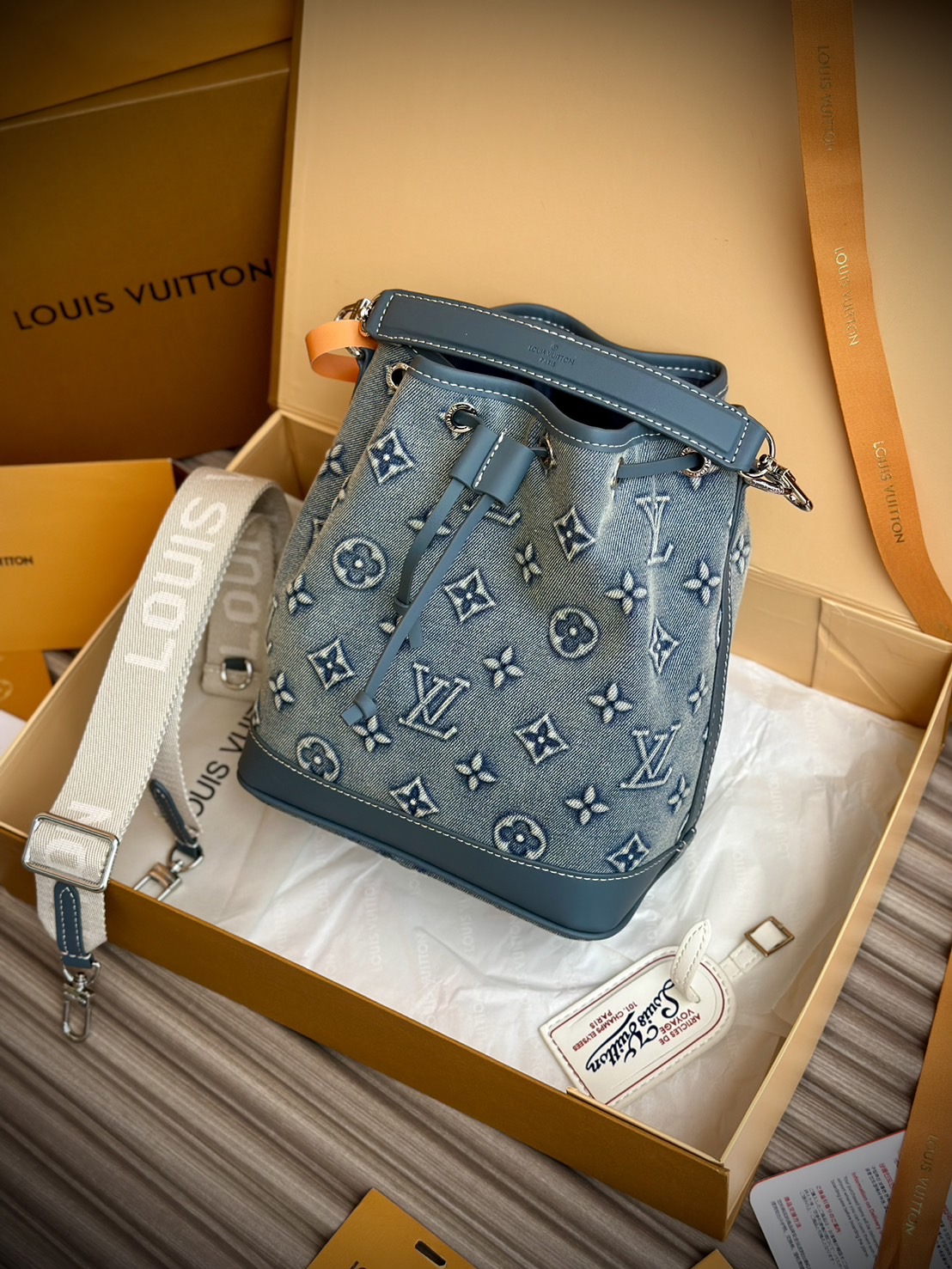 LV Nano Noé Denim Vintage Bag / LV Bucket Bag กระเป๋าทรงบัคเก็ตเดนิมสไตล์วินเทจ รุ่นใหม่ปั้มลายโมโนแกรมบนเดนิมสุดไอคอนิก ที่ใครเห็นต้องเป็นคลั่งรัก ผู้ดี หรูหราได้ทุกลุค ทุกสไตล์