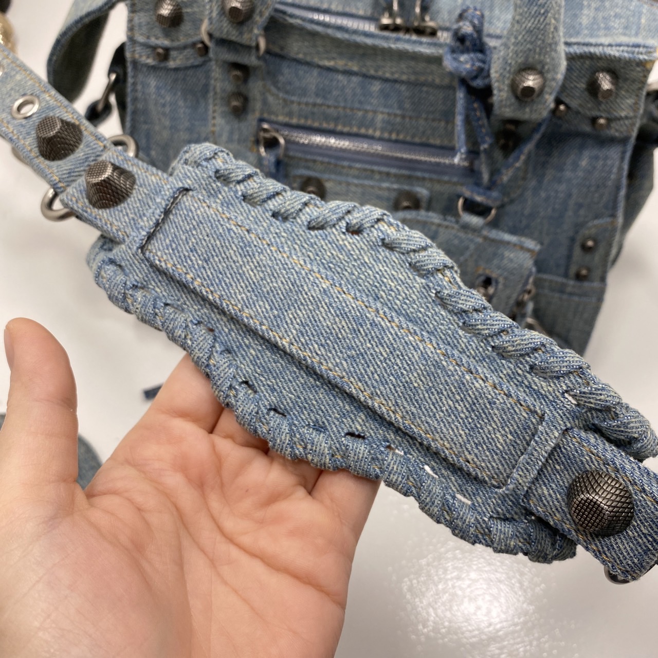 Balenciaga NEO CAGOLE XS HANDBAG DENIM IN BLUE aged-silver hardware กระเป๋าสะพายเดนิม สวยเท่ เกรดออริ 1:1 สลับแท้ ใช้งานต่างประเทศได้