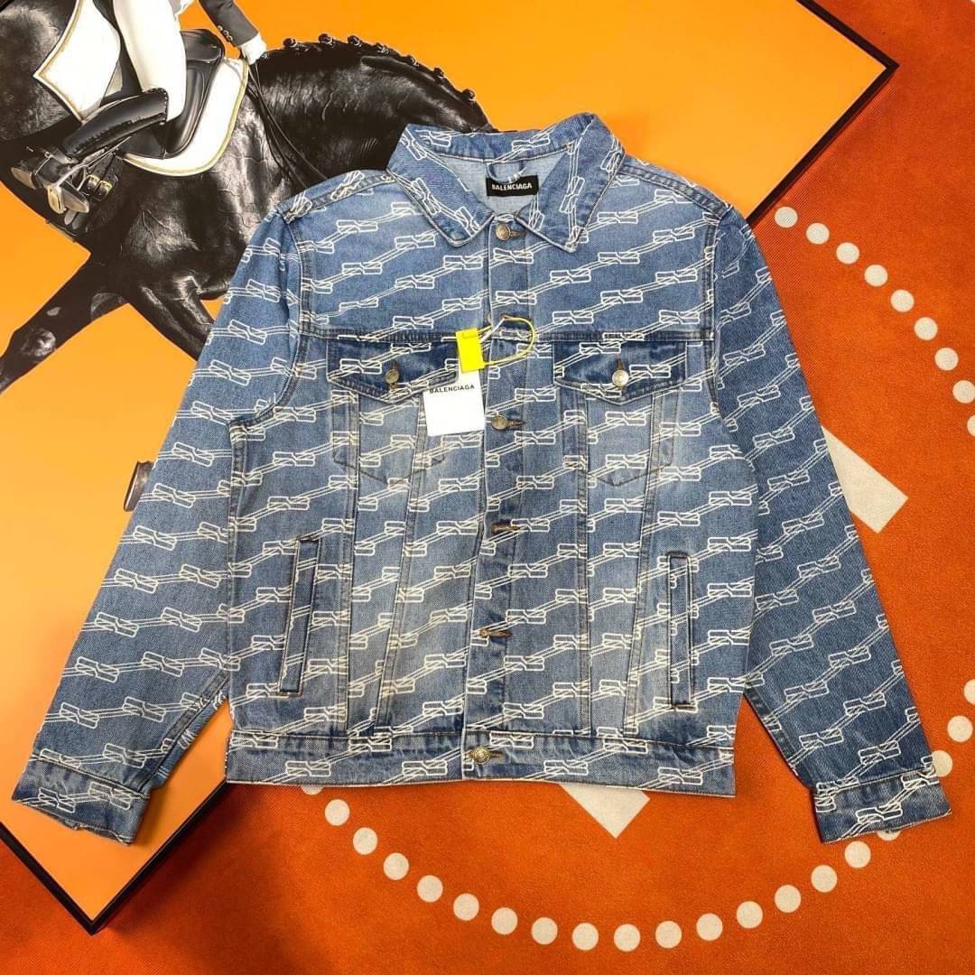Balenciaga logo denim jacket / BALENCIAGA Jacket เกรดออริจินอล มีป้ายแท็กที่คอเสื้อ ใส่ได้ทั้งผู้หญิงผู้ชาย พร้อมส่งที่ไทย ภาพสินค้าถ่ายจากงานขายจริง ใช้งานต่างประเทศได้