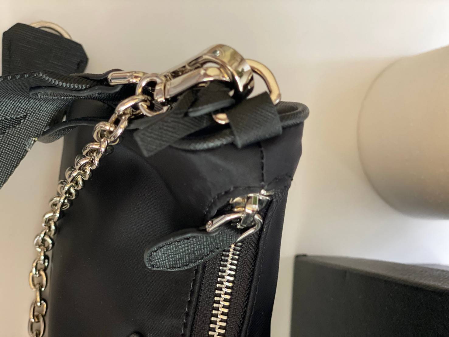 พรีเมี่ยมกิ๊ฟแท้ 100% 】PRADA Re-Edition 2005 nylon shoulder bag [black]