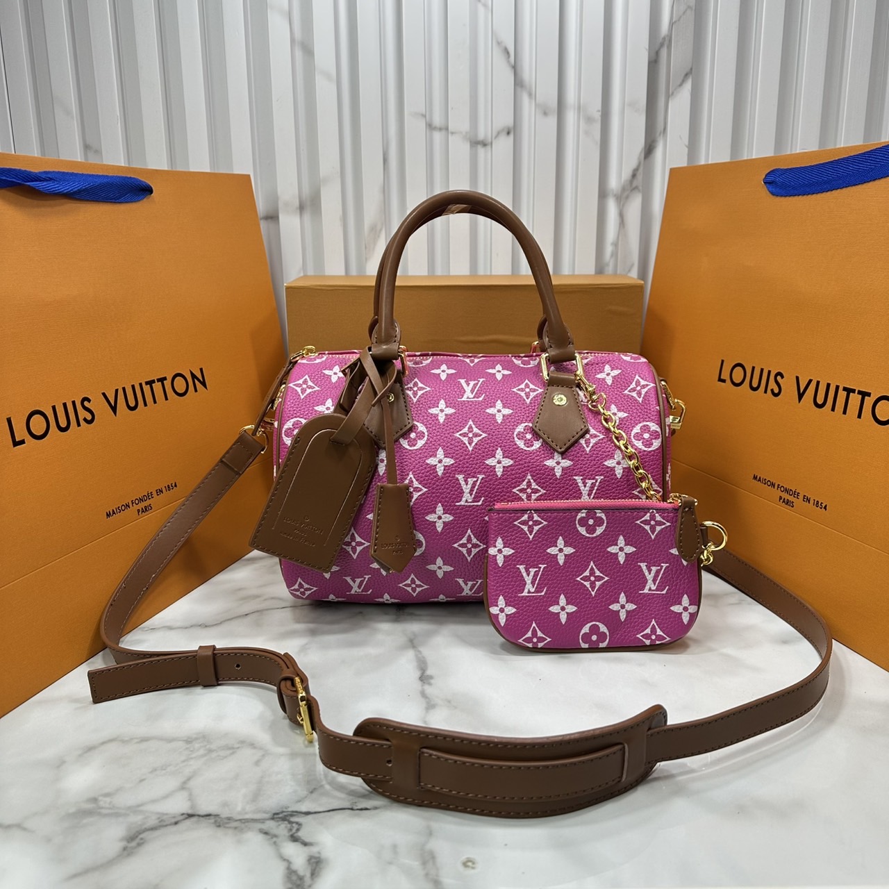 ORI หนังแท้ | LV Speedy P9 Bandoulière 25 Bag กระเป๋าสะพายทรงหมอนสปีดี้ คอลใหม่ล่าสุดหรูหราโดดเด่น รูปทรงใช้งานง่ายสวยตลอดกาล ใช้ได้กับทุกลุค ทุกโอกาส ภายในโล่งกว้างมาก ใส่ของสำคัญได้ครบแน่นอนจ้า