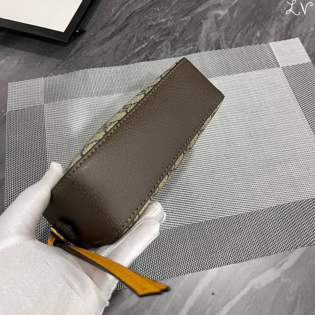 GUCCI Neo Vintage GG Supreme messenger bag กระเป๋าสะพายรุ่น unisex ไซส์มินิ ใช้ได้ทั้งชายหญิง วัสดุแคนวาสอย่างดี จุของได้เยอะ ใช้เป็น every ได้เลย ภาพถ่ายจากงานขายจริง ใช้งานต่างประเทศได้