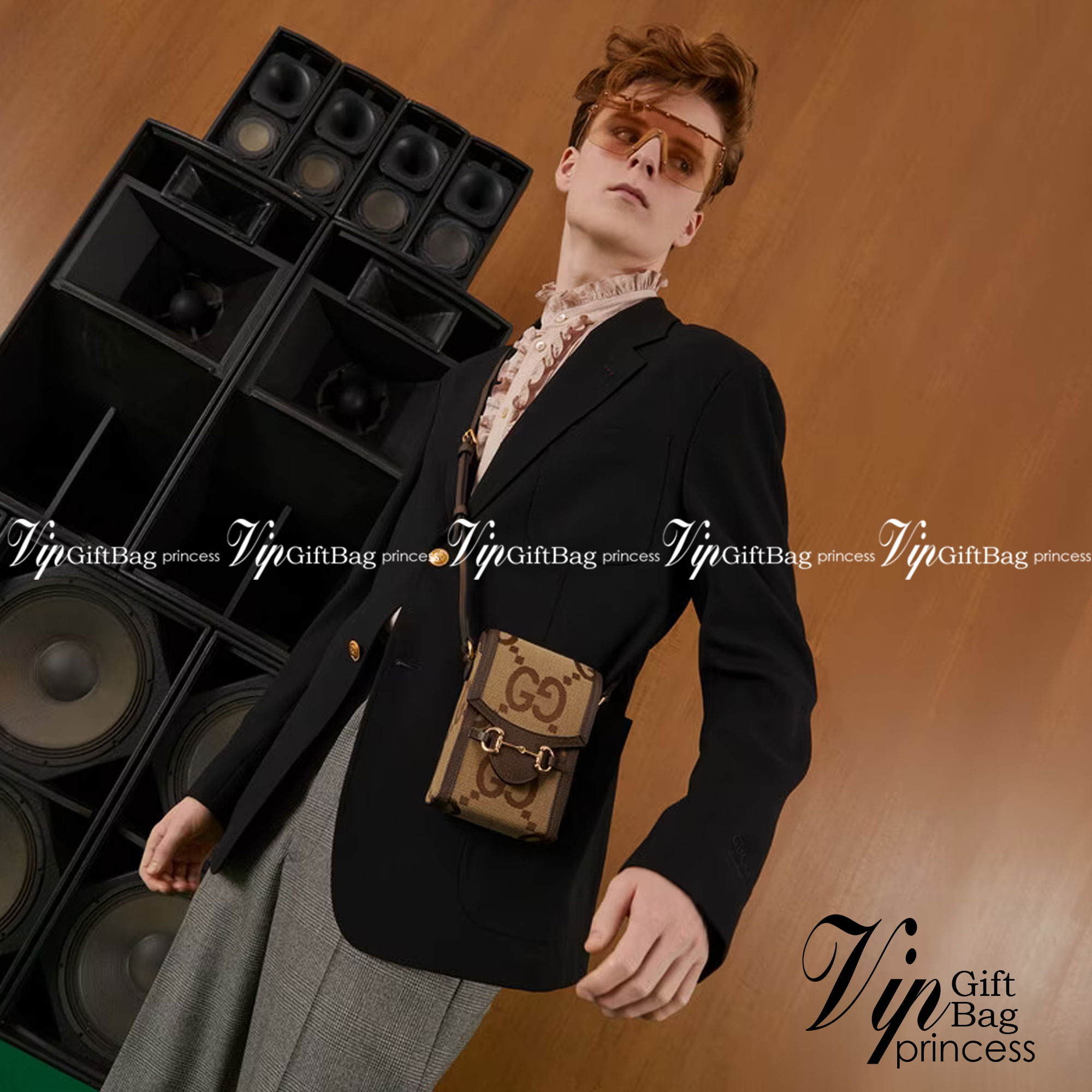 Gucci Jumbo GG mini bag / Gucci Phone Bag เกรดใช้งานสลับใบจริงได้ ออริจินอล รุ่นยอดฮิต ไซส์มินิ ที่ใครๆก็ต้องรู้จัก!! กับคอลเล็กชั่น Gucci Love Parade กระเป๋าขนาดมินิใบนี้รังสรรค์ด้วยผ้าแคนวาส GG จัมโบ้พร้อมตกแต่งด้วยฮาร์ดแวร์ฮอร์สบิต