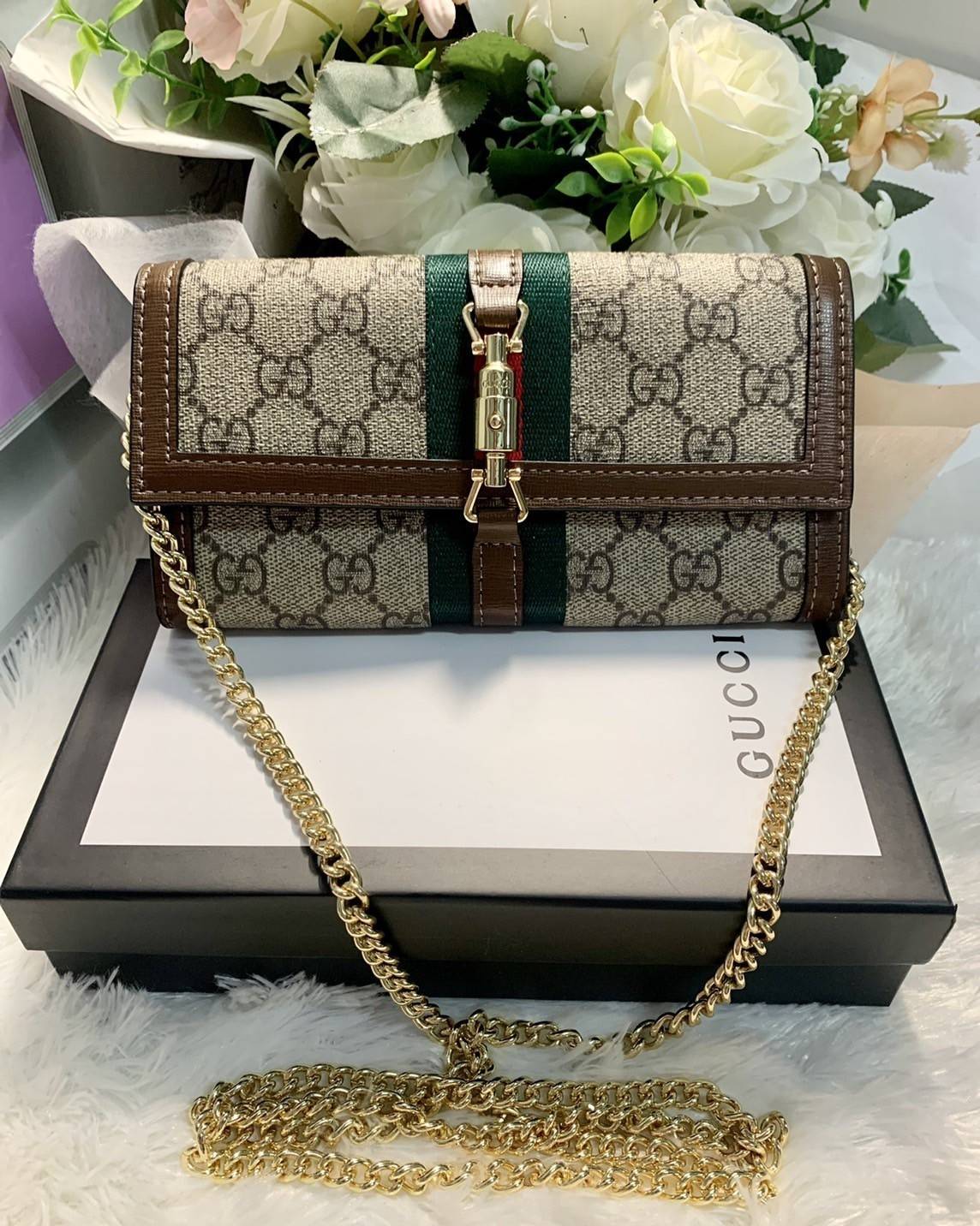GUCCI Jackie 1961 chain wallet กระเป๋าสตางค์ใบยาวพร้อมสายสะพายโซ่สีทอง ขนาดพกพา หยิบจับถนัดมือ