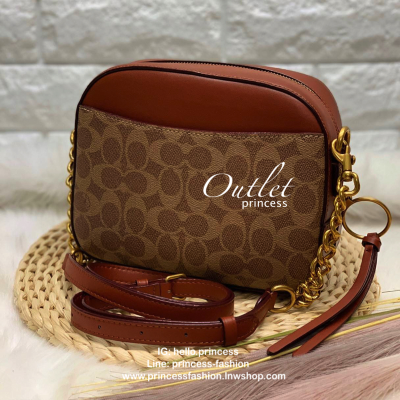 COACH SIGNATURE CROSSBODY BOX BAG ((F31208)) 🔺สินค้าขายดี กระเป๋าสะพายวัสดุหนังแท้ จาก coach factory outlet หนังนิ่ม ทรงสวย ตัวกระเป๋าลายแบรนด์ ตัดขอบหนังเรียบได้สวยงามค่ะ ด้านหน้า-หลัง มีช่องสำหรับใส่ของ เปิดปิดกระเป๋าแบบซิป ที่จับเป็นพวงหนังอะไห