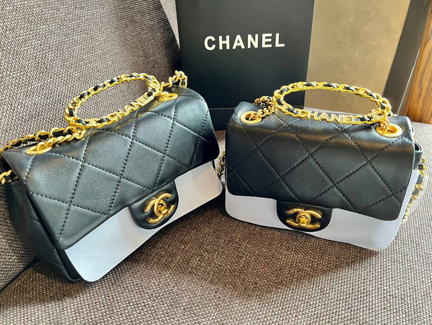 Chanel Mini Flap Bag with Top Handle 6.5" /CHANEL CHAIN SHOULDER BAG จัดไซด์เล็กมาให้ด้วย เพราะแต่ละคนชอบไม่เหมือนกัน😘 หนังสวย เรียบ สัมผัสนุ่มมือ น่าใช้มากๆ