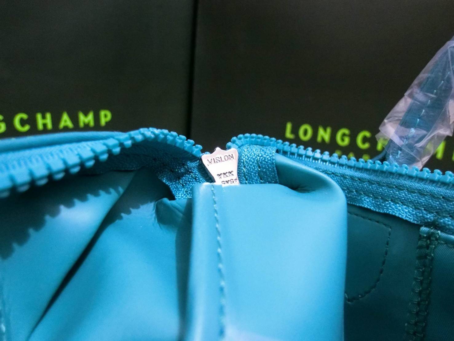 Longchamp Size S สินค้าใหม่ ของแท้!! เป็นล็อตผลิตเกินออเดอร์จากโรงงาน มาพร้อมการ์ด/ถุงผ้าแบรนด์/ถุงกระดาษแบรนด์ Size S: 25 x H. 23 x 16 cm. Color: Turqoise 264