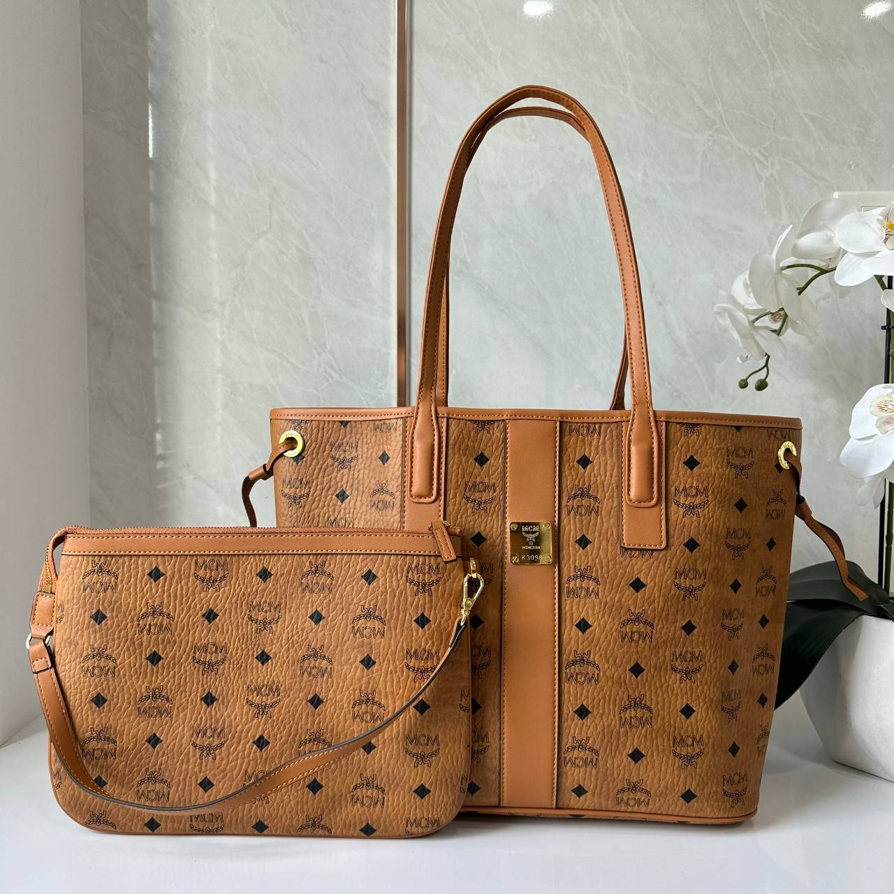 M.C.M MEDIUM REVERSIBLE LIZ SHOPPER IN VISETOS / M.C.M Tote Bag กระเป๋าทรงโท้ทใบใหญ่ เกรดท็อปออริ สลับแท้ 1:1 เกรดดีสุด ใช้ต่างประเทศได้