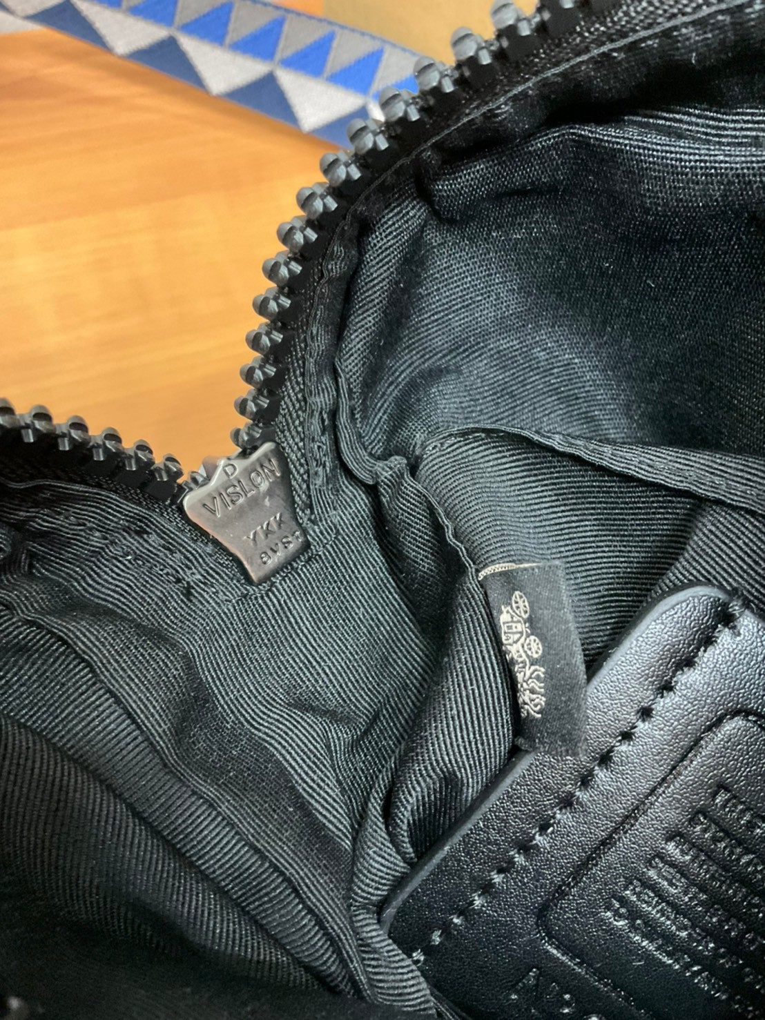 COACH NORTH/SOUTH EDGE CROSSBODY (COACH 5626) IN SIGNATURE CANVAS (COACH 6788) กระเป๋าสะพายผู้ชาย กระเป๋าสะพายรุ่นใหม่ ชนช็อป (!!)รุ่นหายาก สี COBALT MULTI วัสดุทำจาก หนังลูกวัวแท้ เนื้อเรียบ พิมพ์ลาย ขนาดกำลังดี