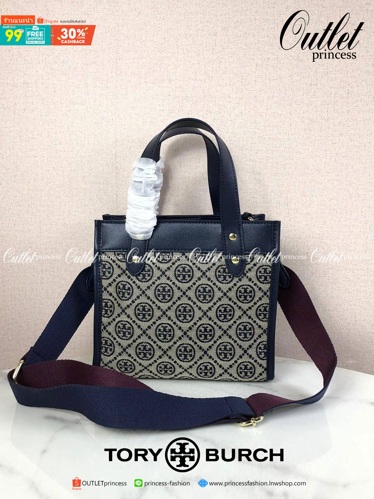 กระเป๋าถือ หรือสะพาย TORY BURCH เปิด - ปิดกระเป๋าด้วยกระดุมแม่เหล็ก ด้านในมีช่องใส่ของ 1 ช่อง และช่องซิป 1 ช่อง มาพร้อมสายสะพายยาว สามารถถอดและปรับได้ Free Size ค่ะ
