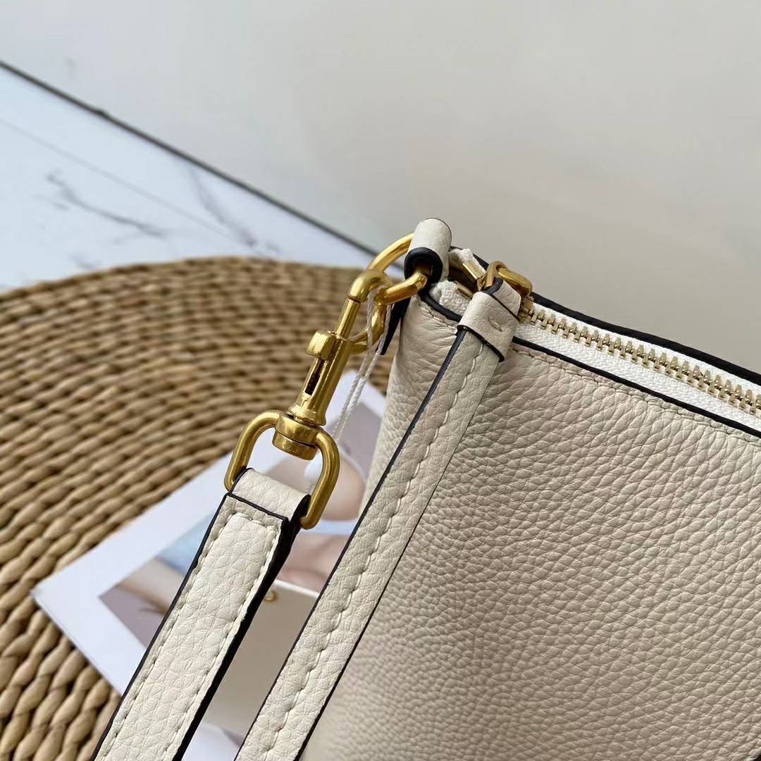 Tory Burch McGraw Top-Zip Satchel bag กระเป๋าสะพาย Crossbody ใบใหญ่ ทรงสวยสุดฮิต รุ่นใหม่ มาแรงที่สุดในตอนนี้!! วัสดุหนังแท้ สัมผัสนุ่มมือ หนังสวยสุดๆ