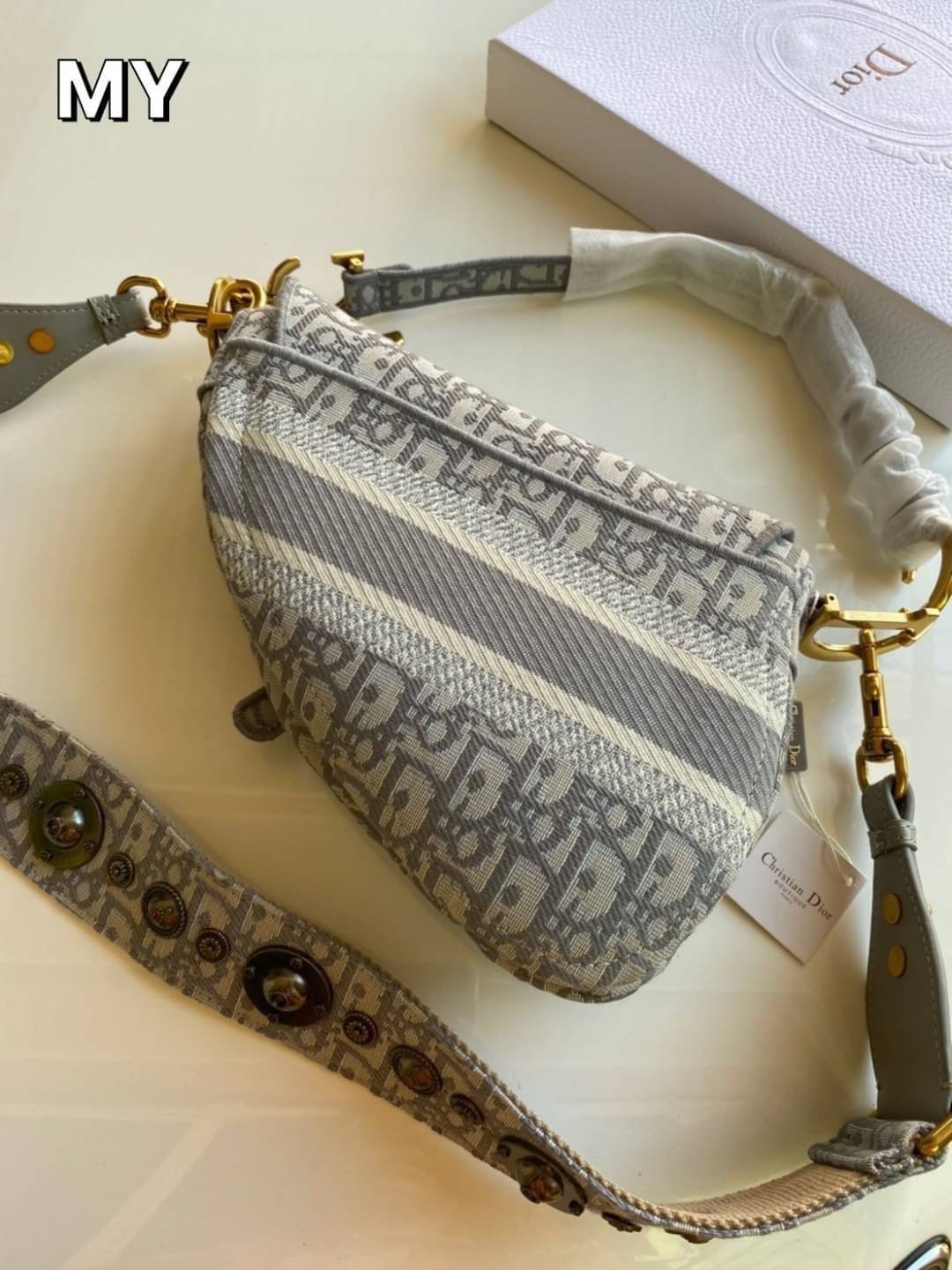 ORI หนังแท้ | Dior Saddle Bag Gray Dior Oblique Embroidery กระเป๋าสะพายทรงสวยไม่ซ้ำใคร กิมมิคในตัว ดูแพง ดีไซน์ย้อนยุค เรียบหรูเป็นเอกลักษณ์