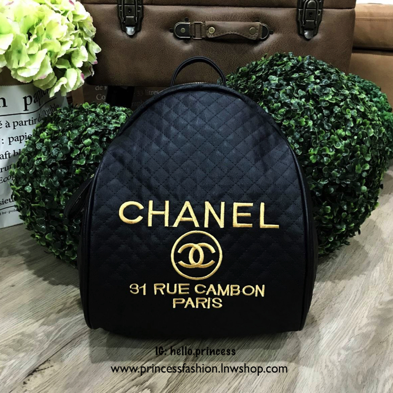 Chanel Backpack VIP Gift With Purchase (GWP) New arrival! กระเป๋าสะพายเป้ Limited Edition VIP. GIFT ของแท้! จาก Chanel Perfume Counter ขนาดใหญ่กำลังดี น้ำหนักเบา วัสดุหนังลายตาราง ด้านหน้า ปักโลโก้แบรนด์หรู เปิดปิดด้วยซิปสะดวกใช้ หัวซิปแบรนด์ อะไหล่ทอง หู