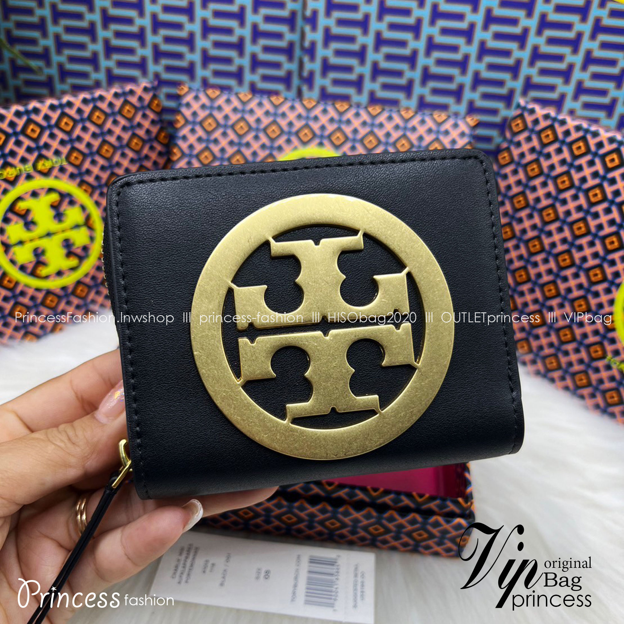 Tory Burch Charlie Mini Bi-fold Leather Wallet / Tory Wallet พร้อมส่ง กระเป๋าสตางค์ใบสั้น รุ่นใหม่ขายดี หรูหราทุกสี ดีไซน์คลาสสิค ขนาดกำลังพอเหมาะ โดดเด่นด้วยโลโก้
