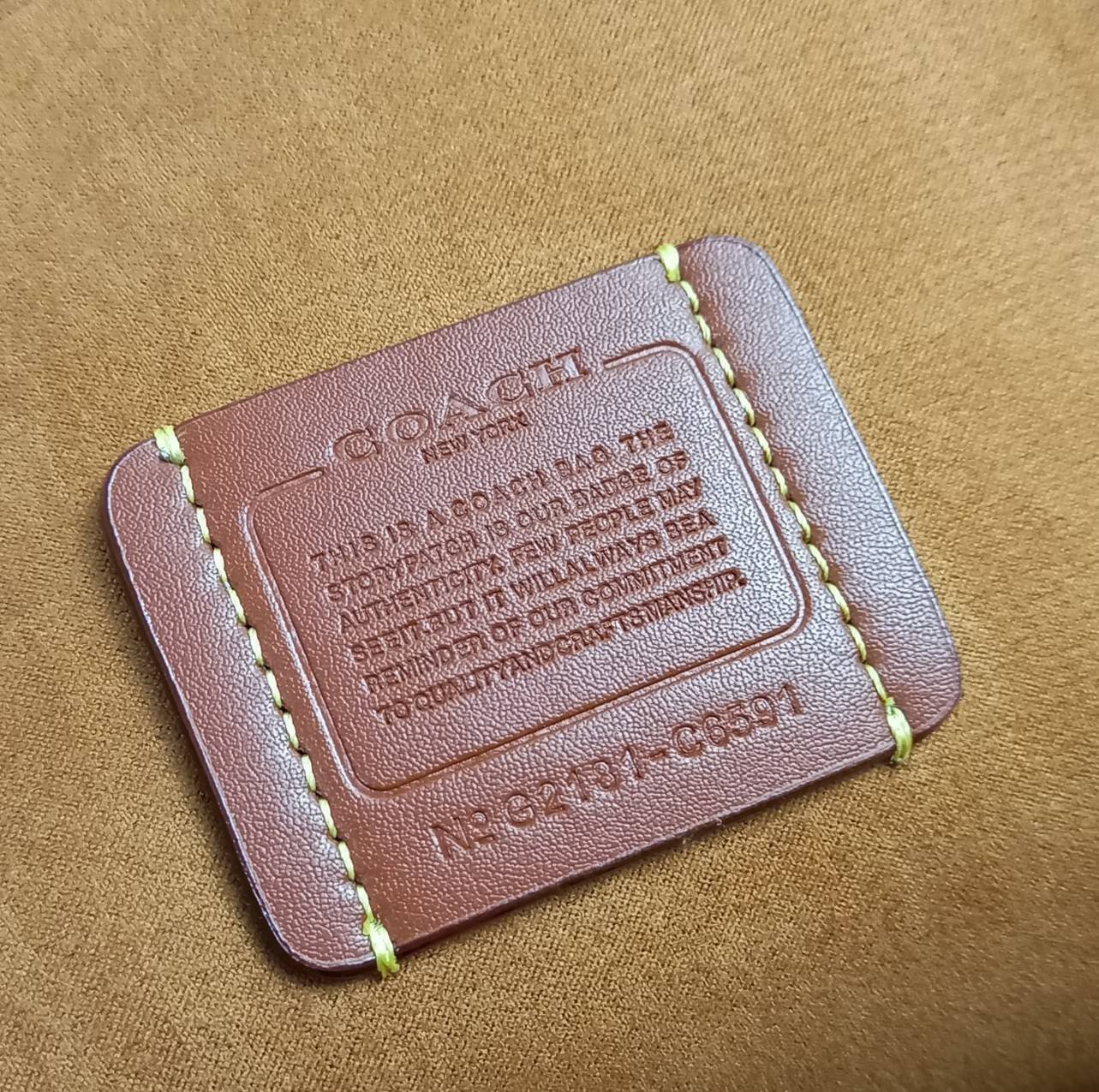 COACH HIGHLINE TOTE IN SIGNATURE CANVAS WITH KITTENS PRINT (C6591)💥กระเป๋าทรง TOTE ที่สมบูรณ์แบบที่สุดอีกรุ่น สวยและเรียบง่าย แต่ไม่ทิ้งความหรูหรา คลาสสิค// กระเป๋าถือ กระเป๋าสะพาย ที่มีความจุเข้าขั้นอลังการ วันไหนๆ ก็เอาอยู่สบายมาก// วัสดุหนังแคน