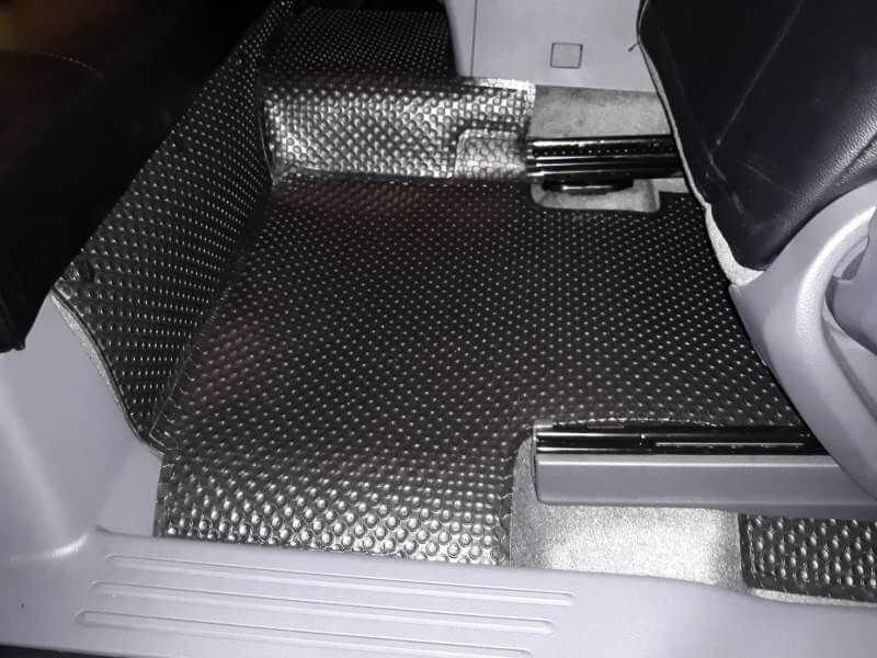 พรมปูพื้นรถยนต์FORD RANGER CAB 2012-2019กระดุมเม็ดเล็กรีดขอบ สีดำ เต็มคัน