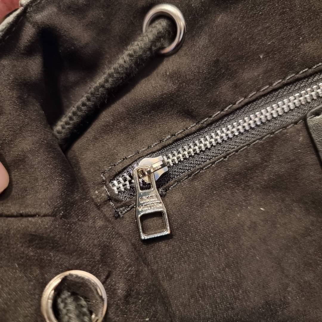 LV Christopher PM Monogram Eclipse Reverse เป้สะพายหลังใบใหญ่ LV MONOGRAM BACKPACK ที่หนุ่มๆตามหากันมากที่สุด LONG WEEKEND กระเป๋าใบใหญ่ต้องมี!! รุ่นสุดฮอต!! ด้วยรูปทรงที่คลาสสิค สไตล์เอกลักษณ์ วัสดุหนังแคนวาส ทนทาน