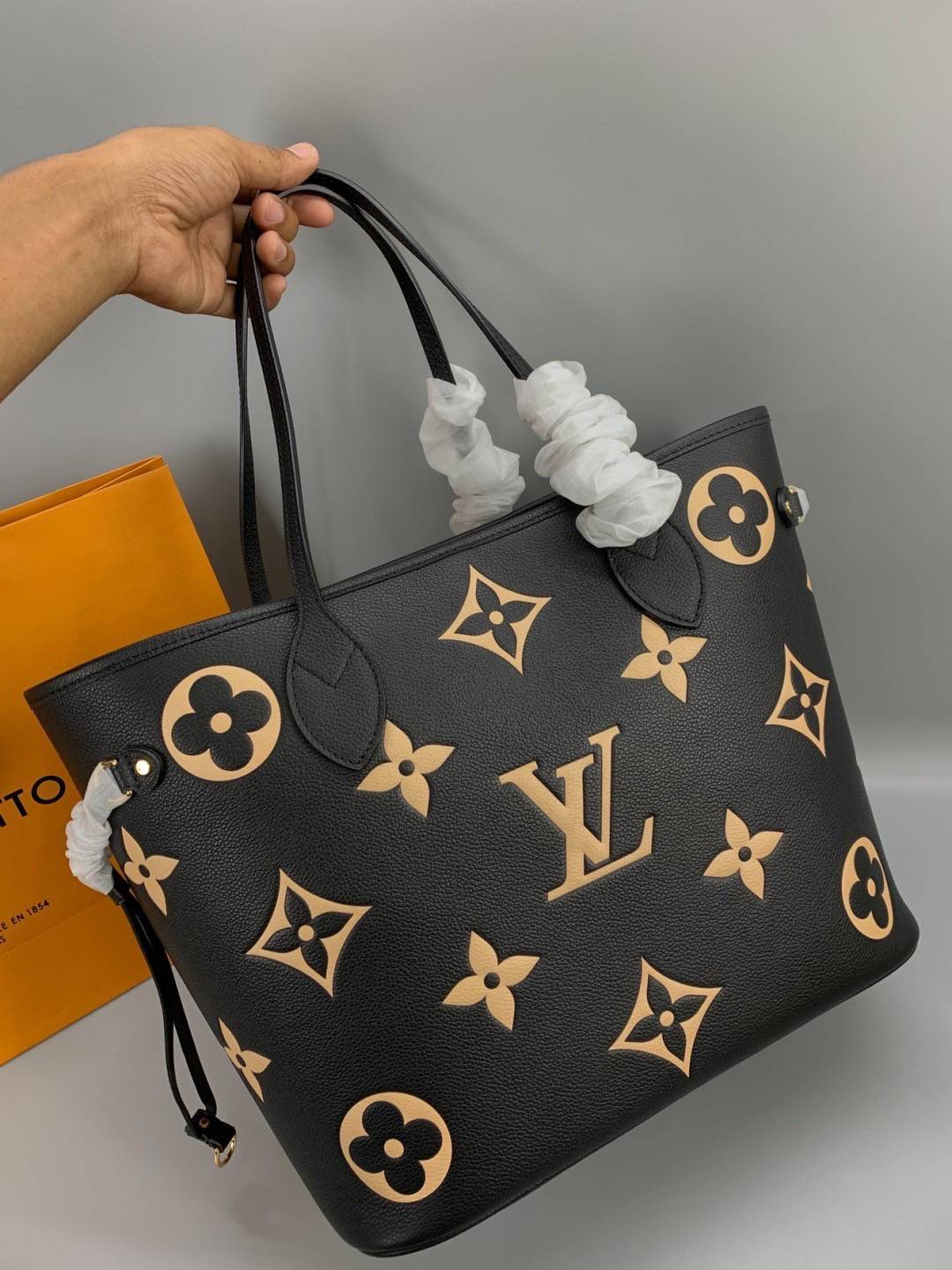 LV Neverfull MM Monogram Empreinte / LV Tote Bag กระเป๋าโท้ทใบใหญ่ มาพร้อมใบลูก งานเกรดดีสุด หนังแท้หนังสวยเต็มใบ เหมาะสำหรับใช้ในชีวิตประจำวัน