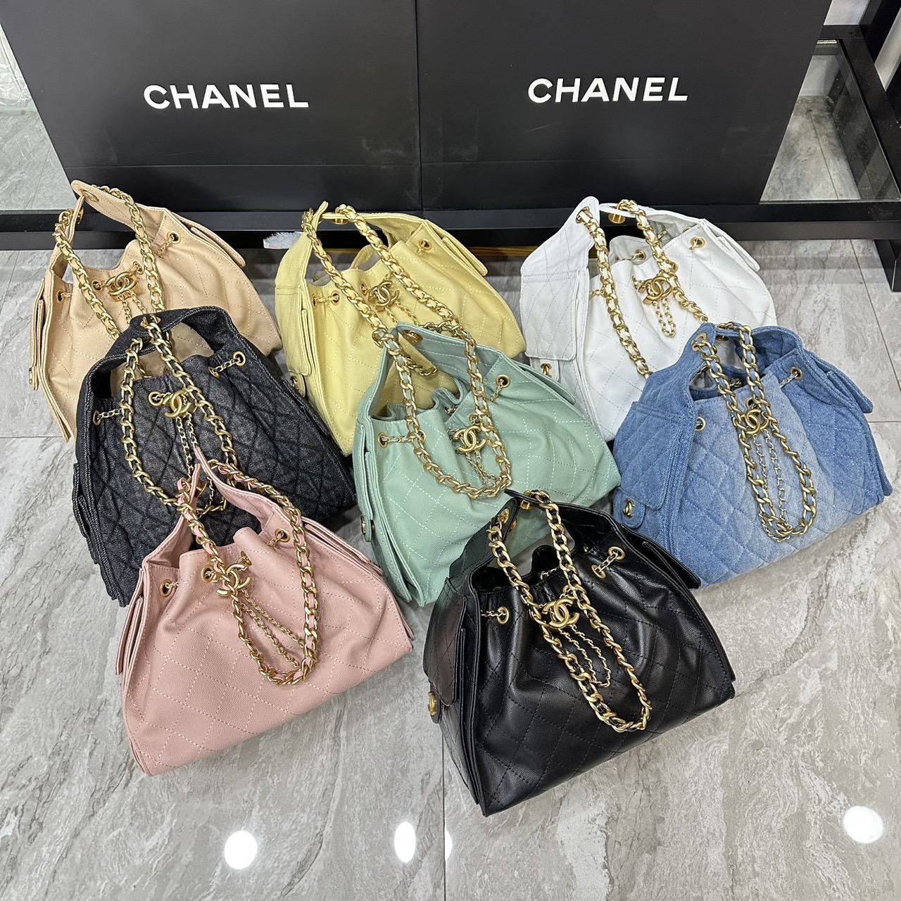 ORI หนังแท้ | 25cm CHANEL 25 Small Handbag Spring-Summer 2025 กระเป๋าสะพายรุ่นใหม่สุดฮอตแห่งปี หนังแท้ลายเกรน ที่สุดแห่งความไอคอนิก มาพร้อมใบเล็ก อะไหล่สีทองสวยหรู