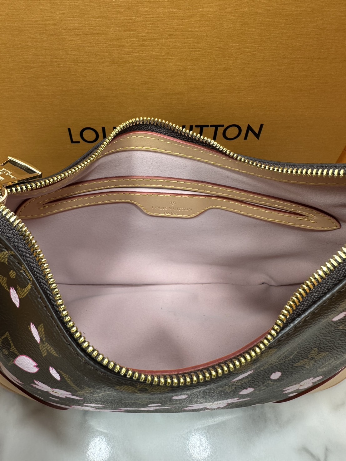 ORI หนังแท้ | คอลใหม่ดอกไม้แสนหวาน LV x TM Cherry Blossom bag กระเป๋าสะพายดีไซน์คลาสสิครุ่นสุดปัง ปรับลุคให้มีชีวิตชีวาด้วยลายดอกไม้เชอรี่บลอสซั่ม คอลใหม่สุดเอ็กซ์คลูซีฟ