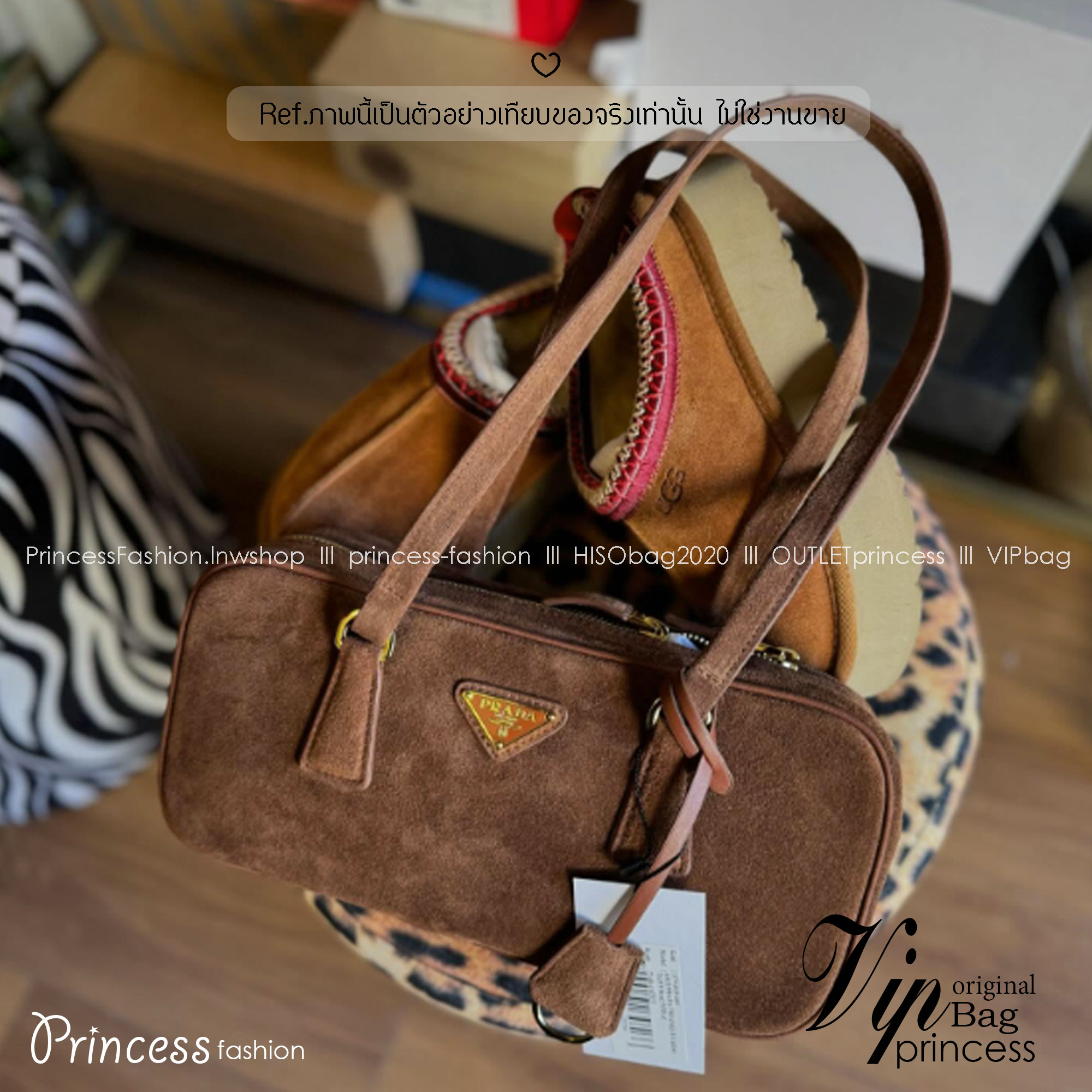 PRADA Suede Shoulder Bag กระเป๋าถือ/สะพายไหล่สุดชิค งานหนังกลับสวยเก๋ สวยเด่นเป็นเอกลักษณ์มาก ดีไซน์เรียบแต่มากมีอยู่จริง สวยดูแพง ที่ไม่มีตอนนี้คือพลาด