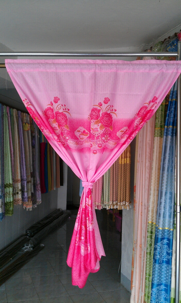 ผ้าม่านหน้าต่างแบบสอด ลายกุหลาบ สีชมพูอ่อน
