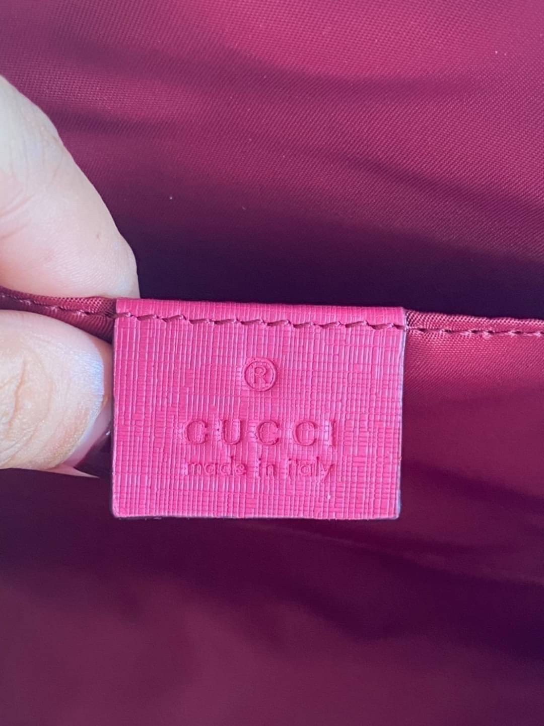 Ori GUCCI Children's tote bag GG kids ที่สุดของความน่ารัก ลิมิเต็ดแบบไม่มีเอาท์ สาวๆสายหวานไม่ควรพลาดด้วยประการทั้งปวงเลยค่าา หนังแท้เกรดดีที่สุด พิมพ์ลายแบรนด์รอบใบเทคเจอร์สวยอยู่ทรง ภายในมีโลโก้กว้างและจุสุดๆใส่สัมภาระได้เยอะ ภาพถ่ายจ