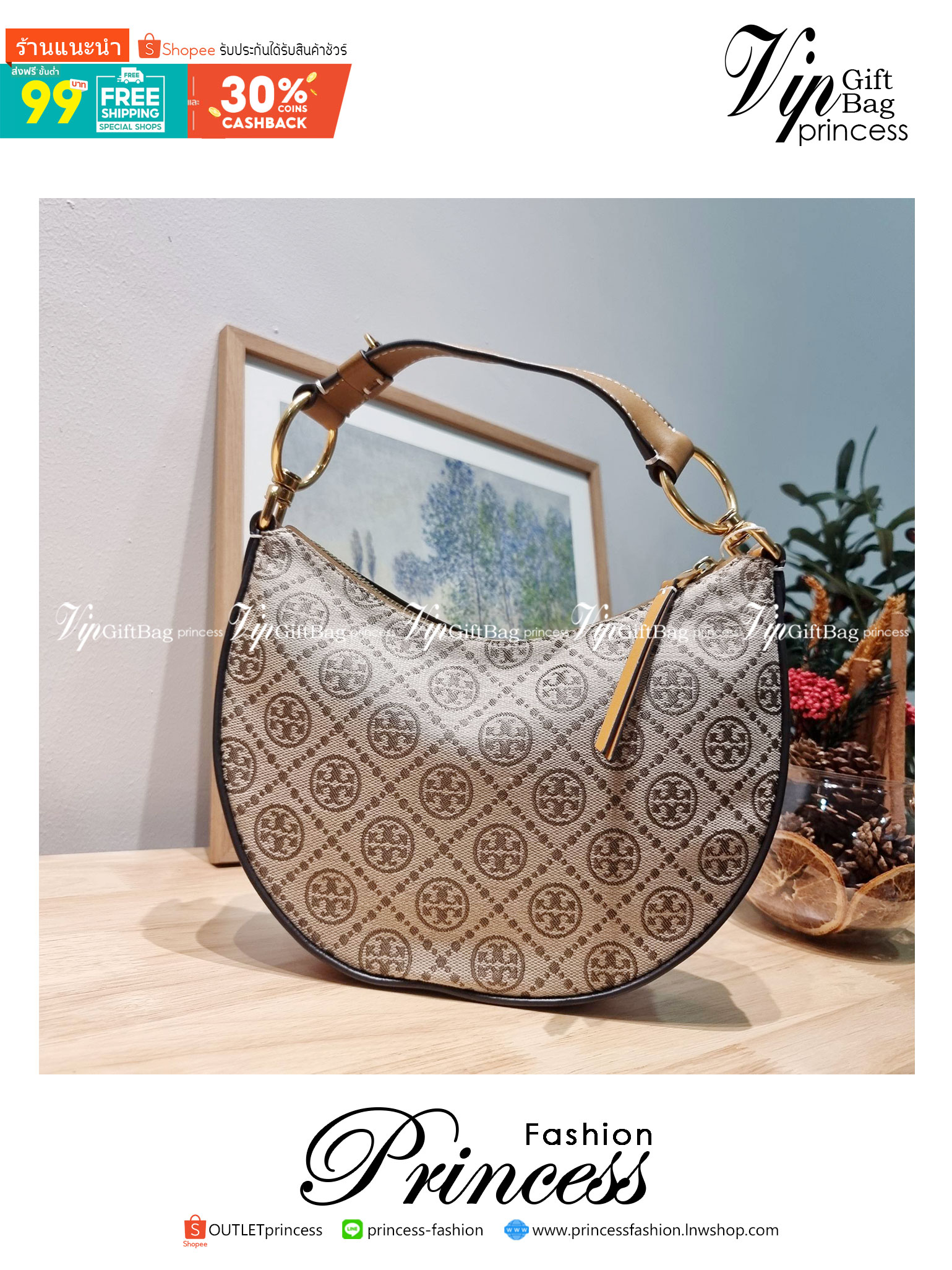 Tory Burch T Monogram Mini Crescent Bag / TORY BURCH T MONOGRAM MINI JACQUARD CRESCENT BAG ร้อนแรงกว่านี้ไม่มีแล้ว กับไอเท็มที่เซเลปรีวิวเยอะมาก!! สาวๆตามหากันไปอีก กระเป๋าทรง half moon ที่ดีไซน์บนผ้า jacquard ลวดลายซิกเนเจอร์ เรียบหรู ผู้ดีมากแม่!