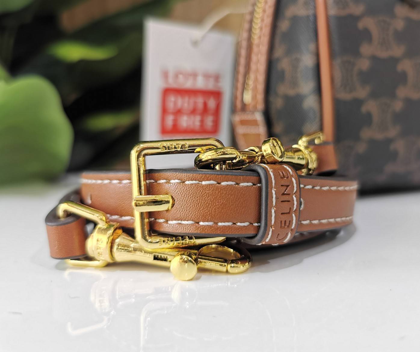 CELINE MINI BOSTON IN TRIOMPHE CANVAS / CELINE MINI CROSSBODY BAG VIP วัสดุแคนวาสหนังสวยอยู่ทรง ดีไซน์ยอดนิยมทรง Speedy ประดับสร้อย สายโซ่สีทองหรูเปิดปิดด้วยซิปคู่แบรนด์