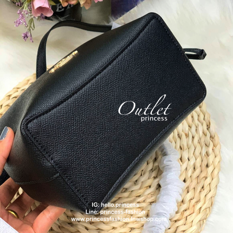 COACH LENA CROSSBODY BAG กระเป๋าสะพายทรง bucket หนังแกะแท้ หนังนิ่ม เบา ขนาดกำลังน่ารัก เปิดปิดแบย drawstring, แม่เหล็ก ภายในโล่ง ใส่ wallet กลาง มือถือทุกรุ่น และของใช้ส่วนตัว สายสะพานปรับได้ค่ะ