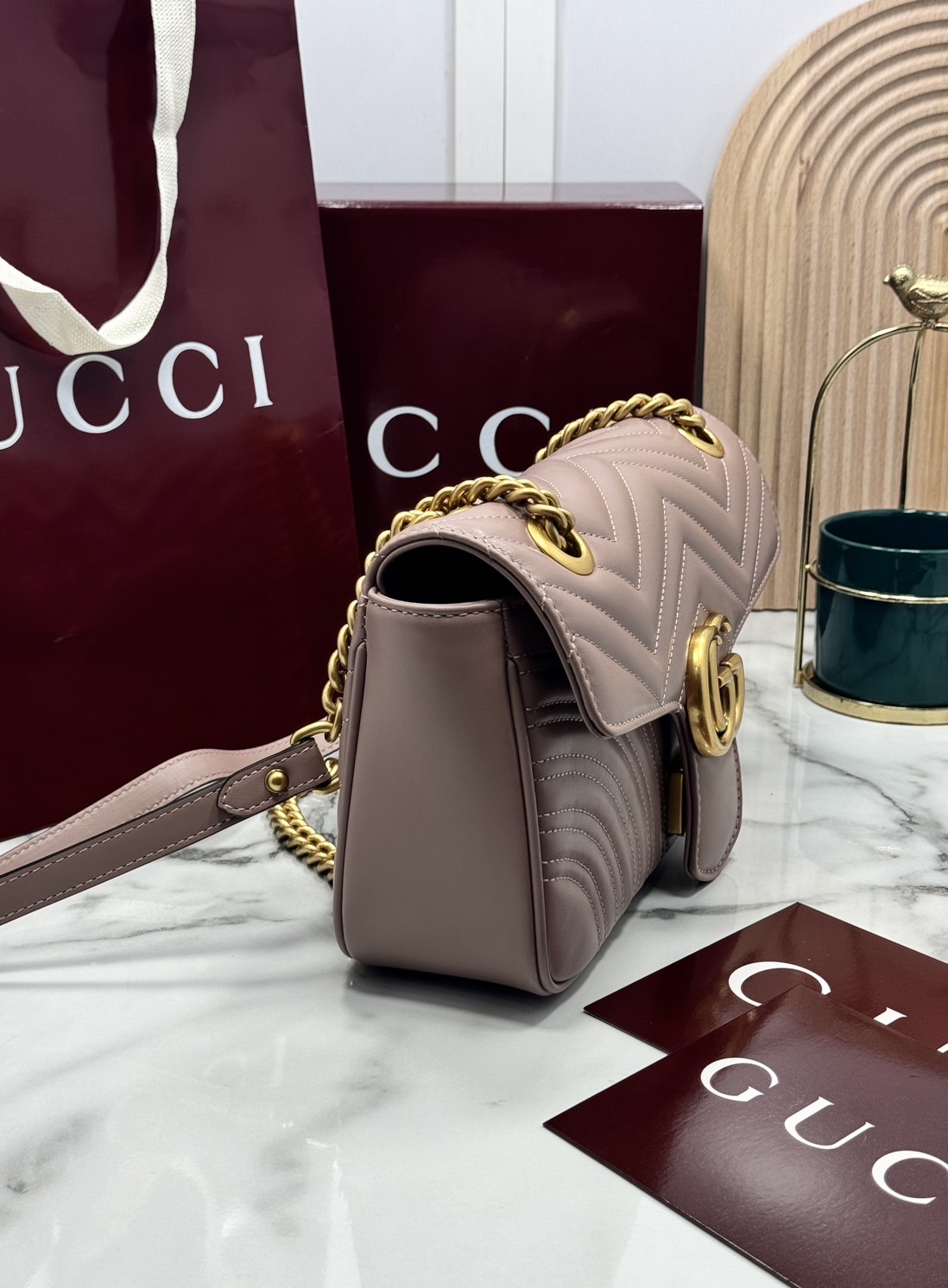 ORI | หนังแท้ GG Marmont small shoulder bag กระเป๋าสะพายข้างรุ่นคลาสสิค ดูแพง อัพลุคได้สบายๆ ด้านหลังดีไซน์รูปหัวใจ