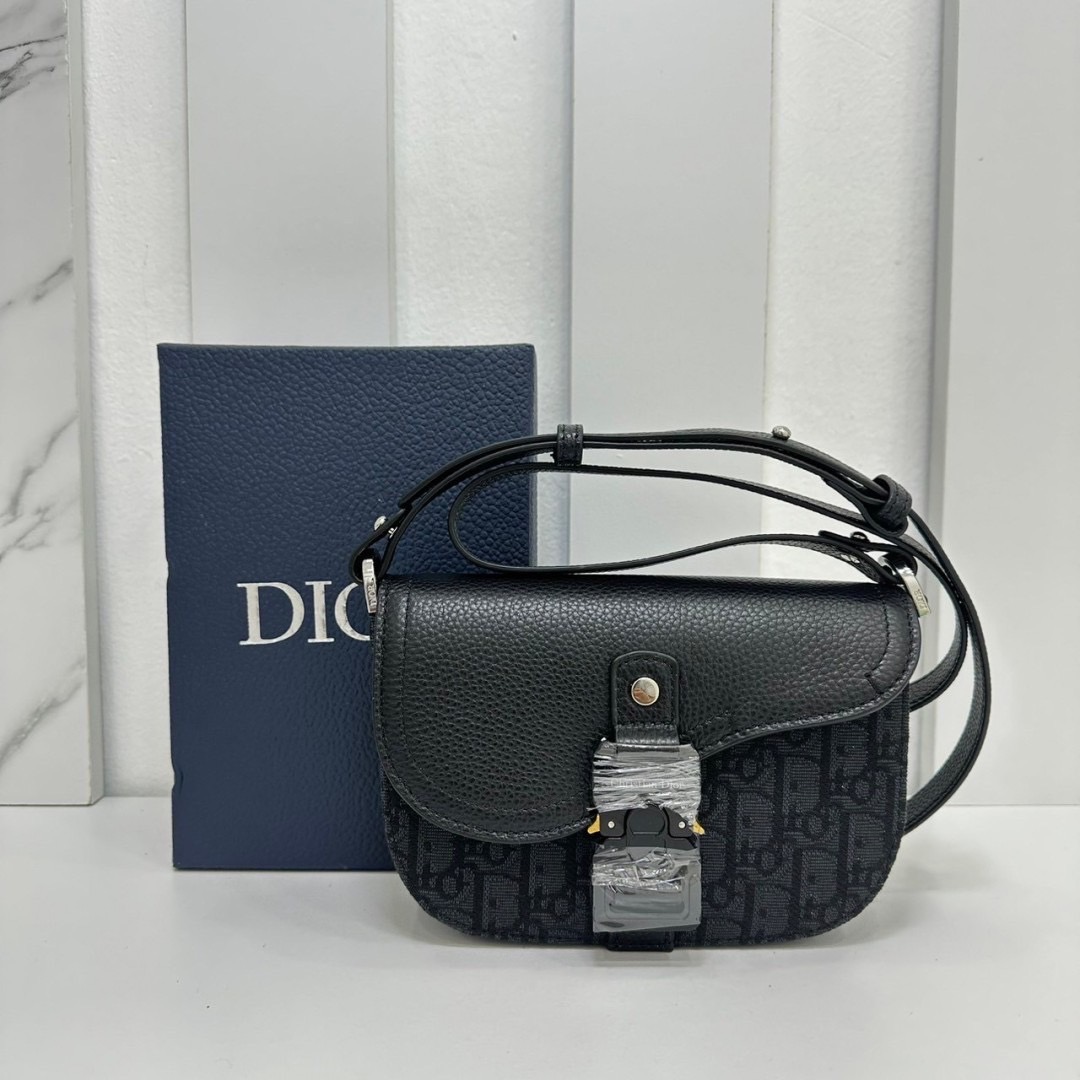 พร้อมส่ง 2 สี DIOR Mini Saddle Messenger Bag with Flap กระเป๋าคาดอกดิออร์ เกรดออริ สลับแท้ 1:1 ใช้ต่างประเทศได้