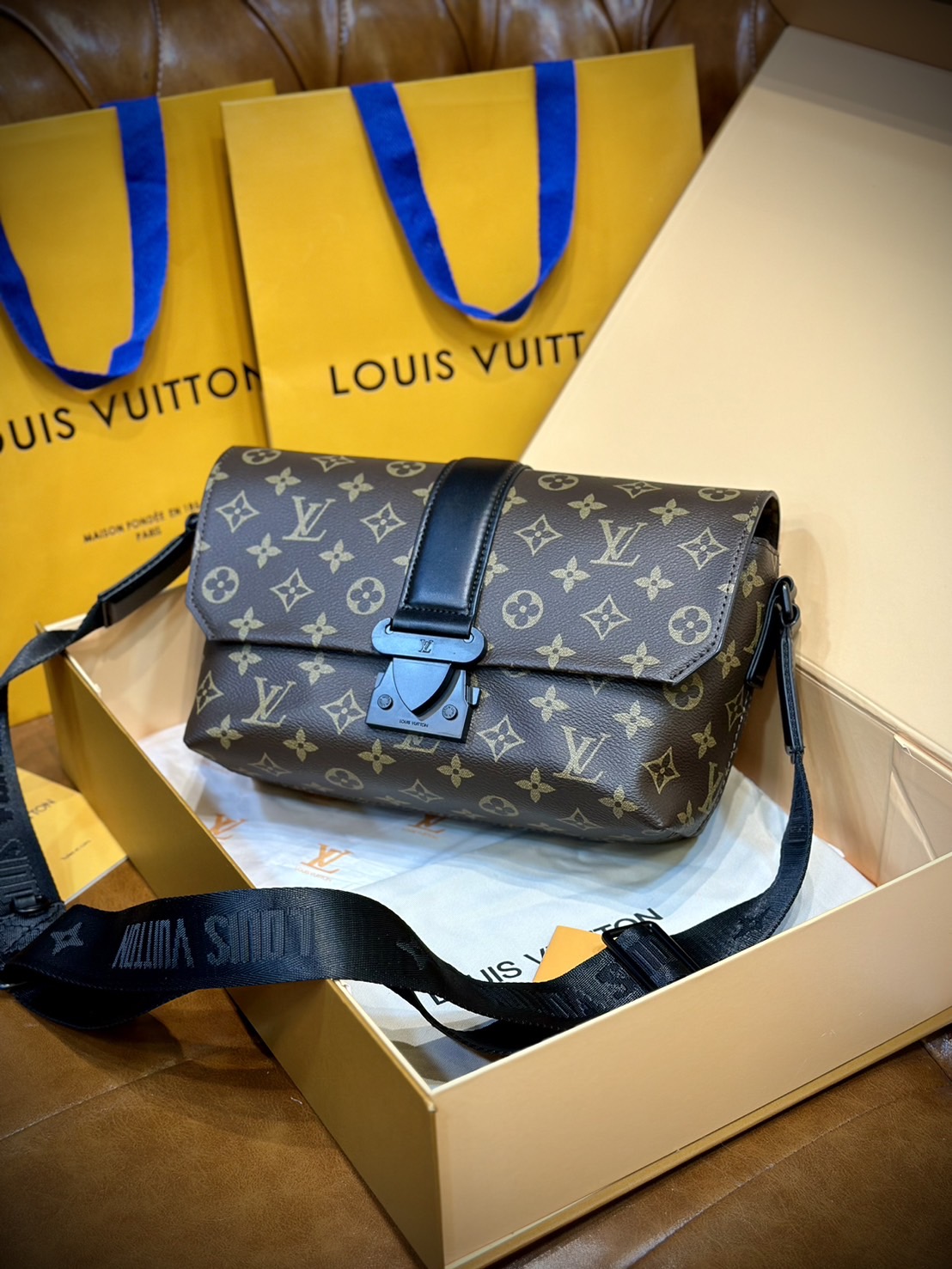 พร้อมส่ง 3 สี LV S-Cape Messenger Monogram Eclipse / LV Messenger Bag กระเป๋าทรงแมสเซ็นเจอร์ แบบคลาสสิกสวยงามเป็นเอกลักษณ์ เกรดออริ