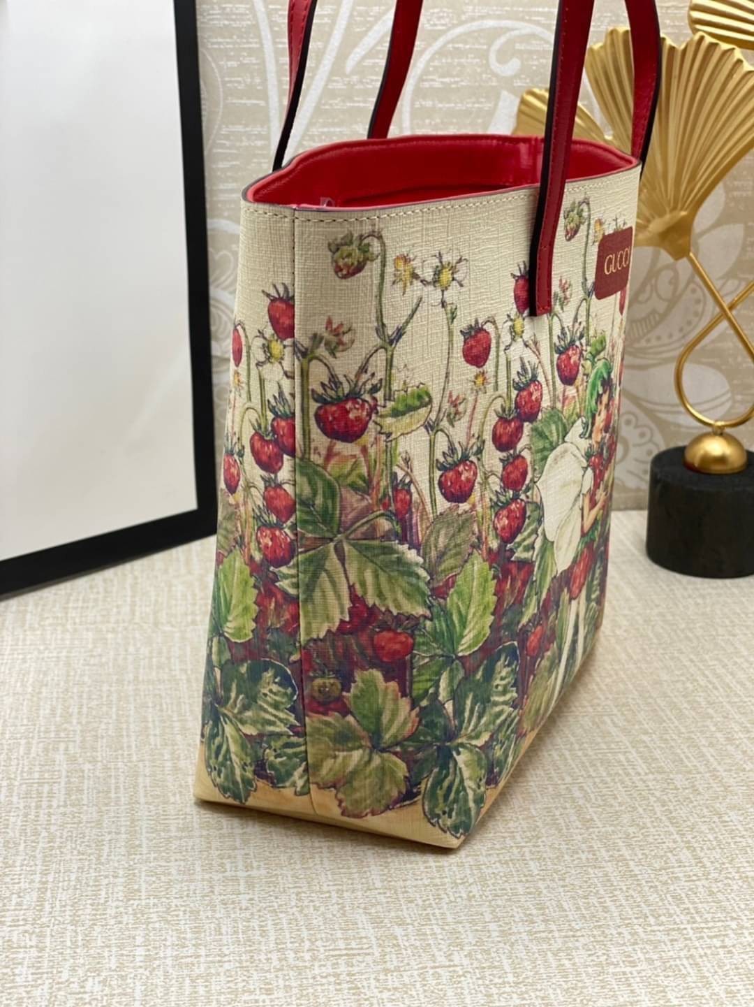 GUCCI Children's tote bag with strawberry fairy print / Gucci kid tote เกรดออริจินอล วัสดุ Canas Supreme สีขาวงาช้าง ภาพสินค้าถ่ายจากงานขายจริงใช้งานต่างประเทศได้