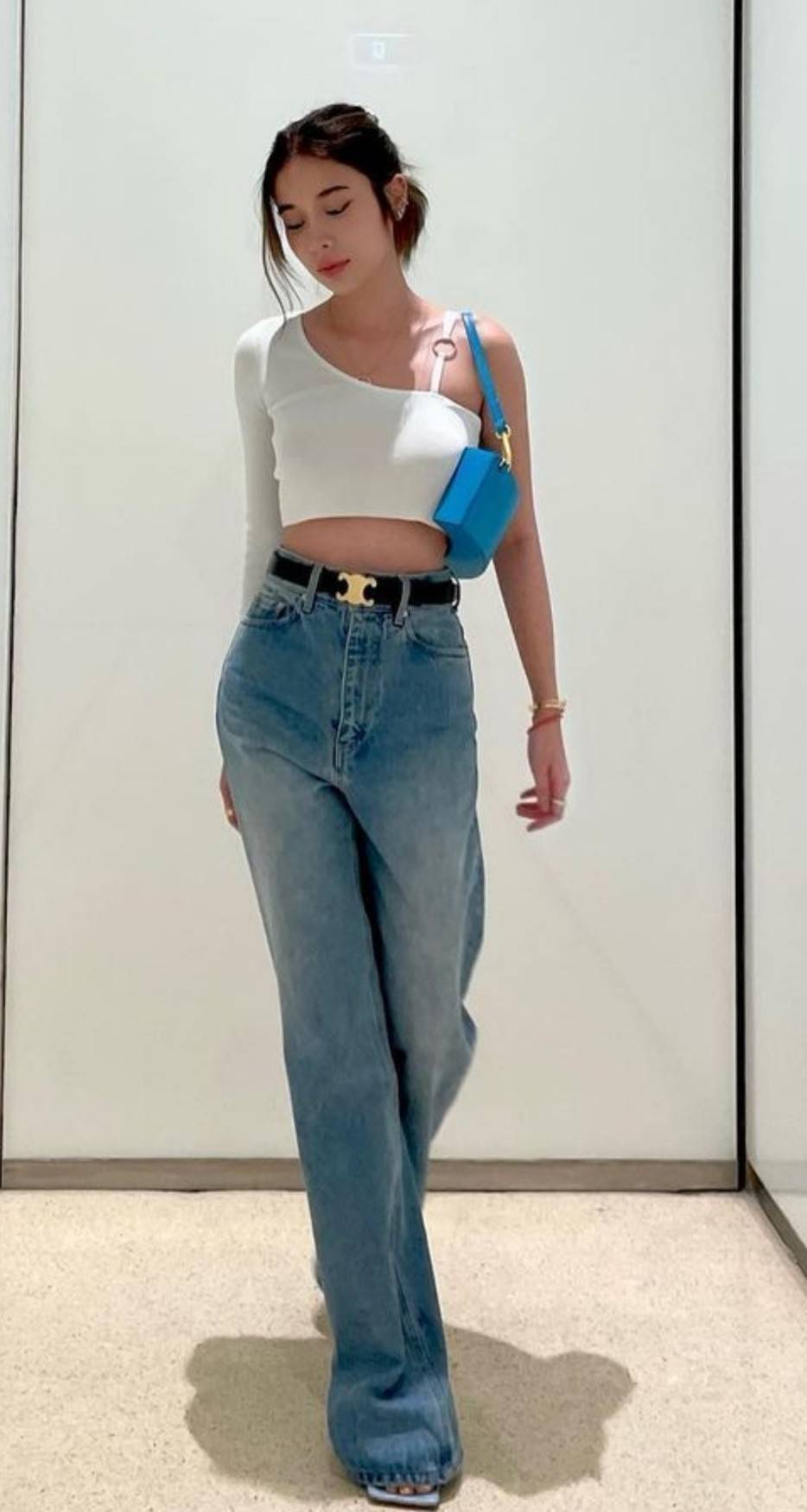 VIP 🥂 Celine Vintage Logo Leather Belt VIP เข็มขัดซีลีนใช้ได้ทั้งชายหญิง วัสดุ Calfskin หนังเรียบสวยหัวเข็มขัดโลโก้แบรนด์แบบ 3D Vintage สีทองสายปรับระดับได้ในดีไซน์เรียบหรูเข้ากับทุกลุ๊คใช้ได้ทั้งชายหญิง สินค้ามาพร้อม Original Package มีการ์ด ถุงผ